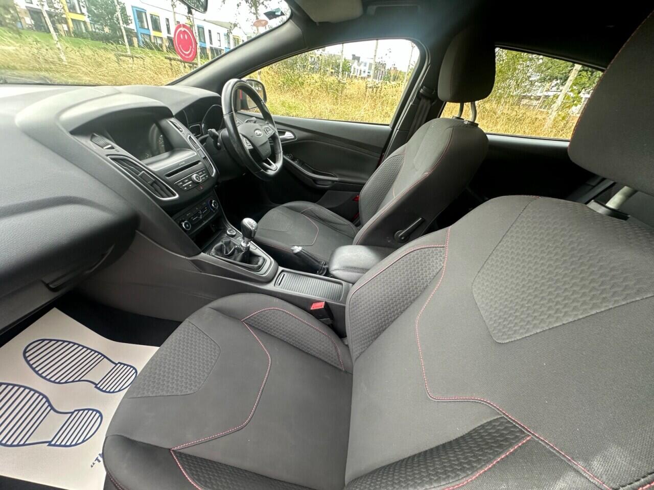 Ford Focus view 29