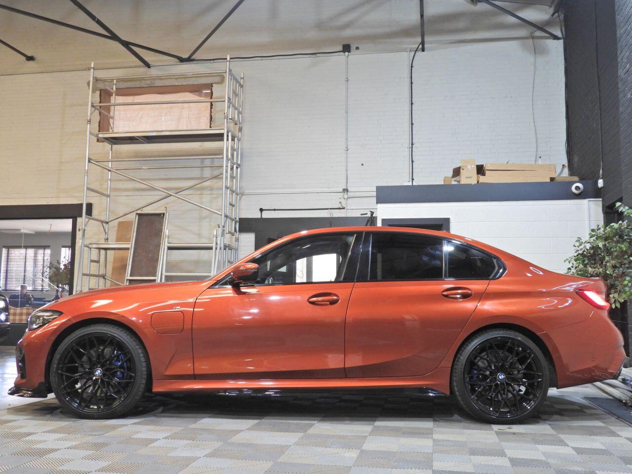BMW 3 Series view 24