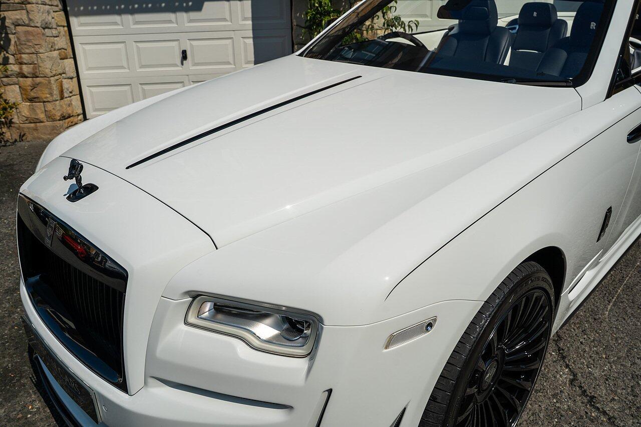 Rolls-Royce Dawn view 44