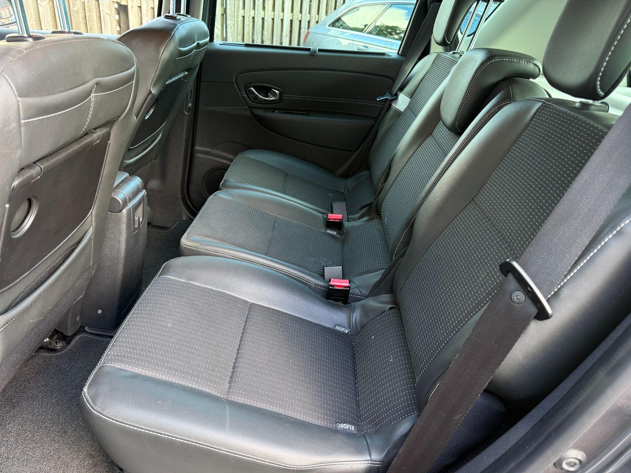 Renault Scenic view 19
