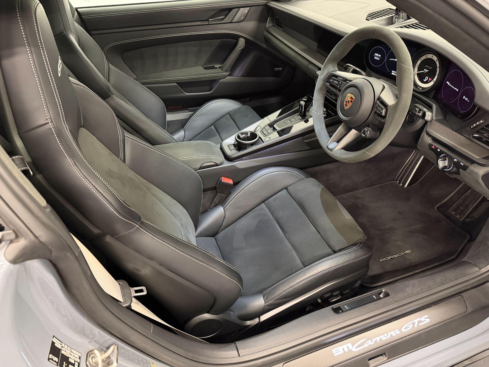 Porsche 911 view 22