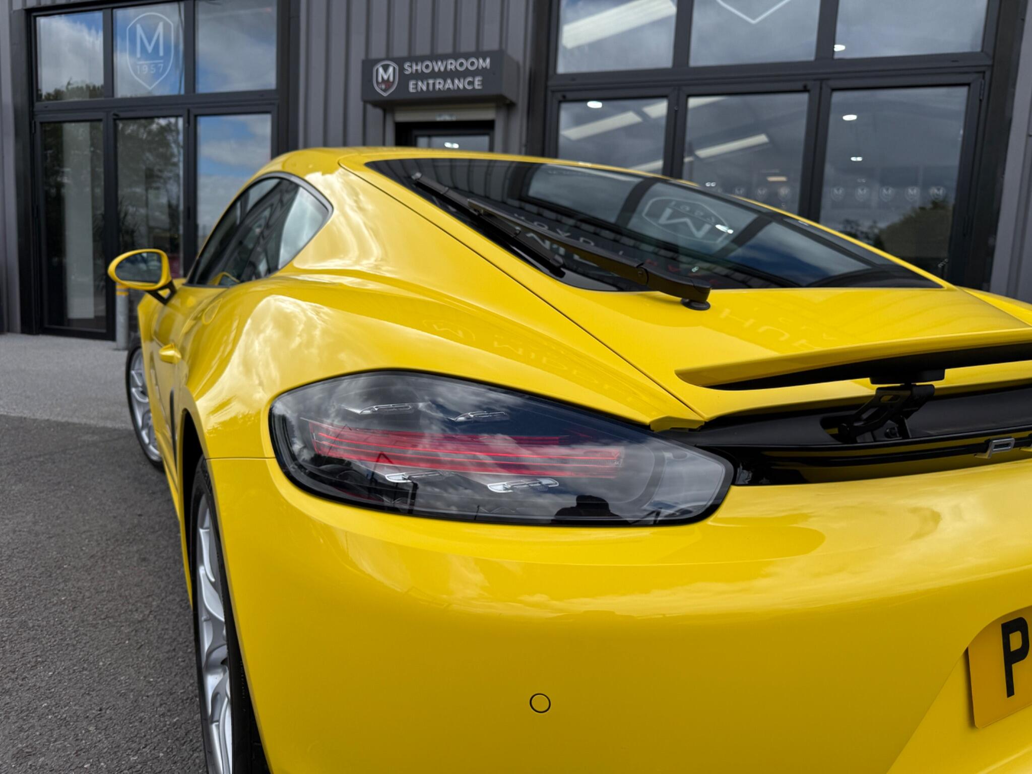 Porsche 718 Cayman view 41