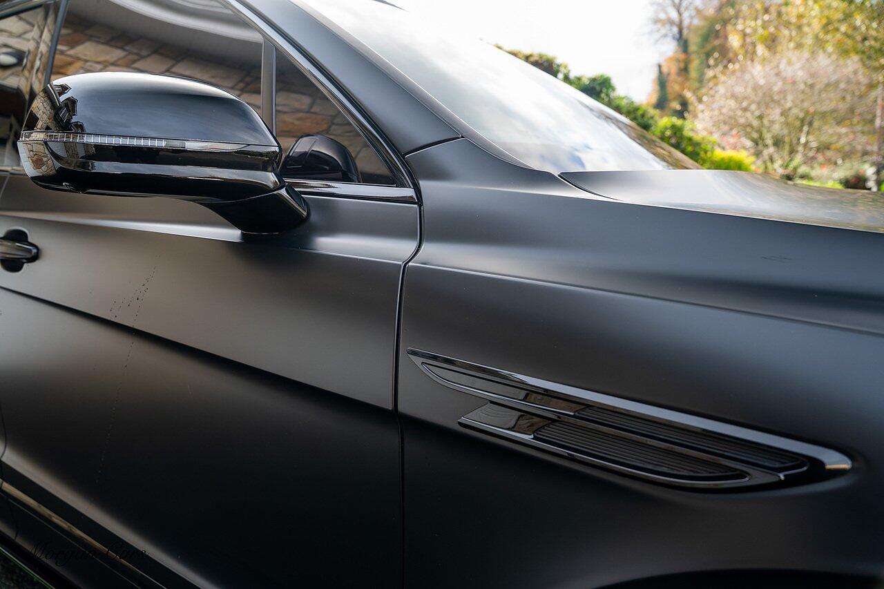 Bentley Bentayga view 36