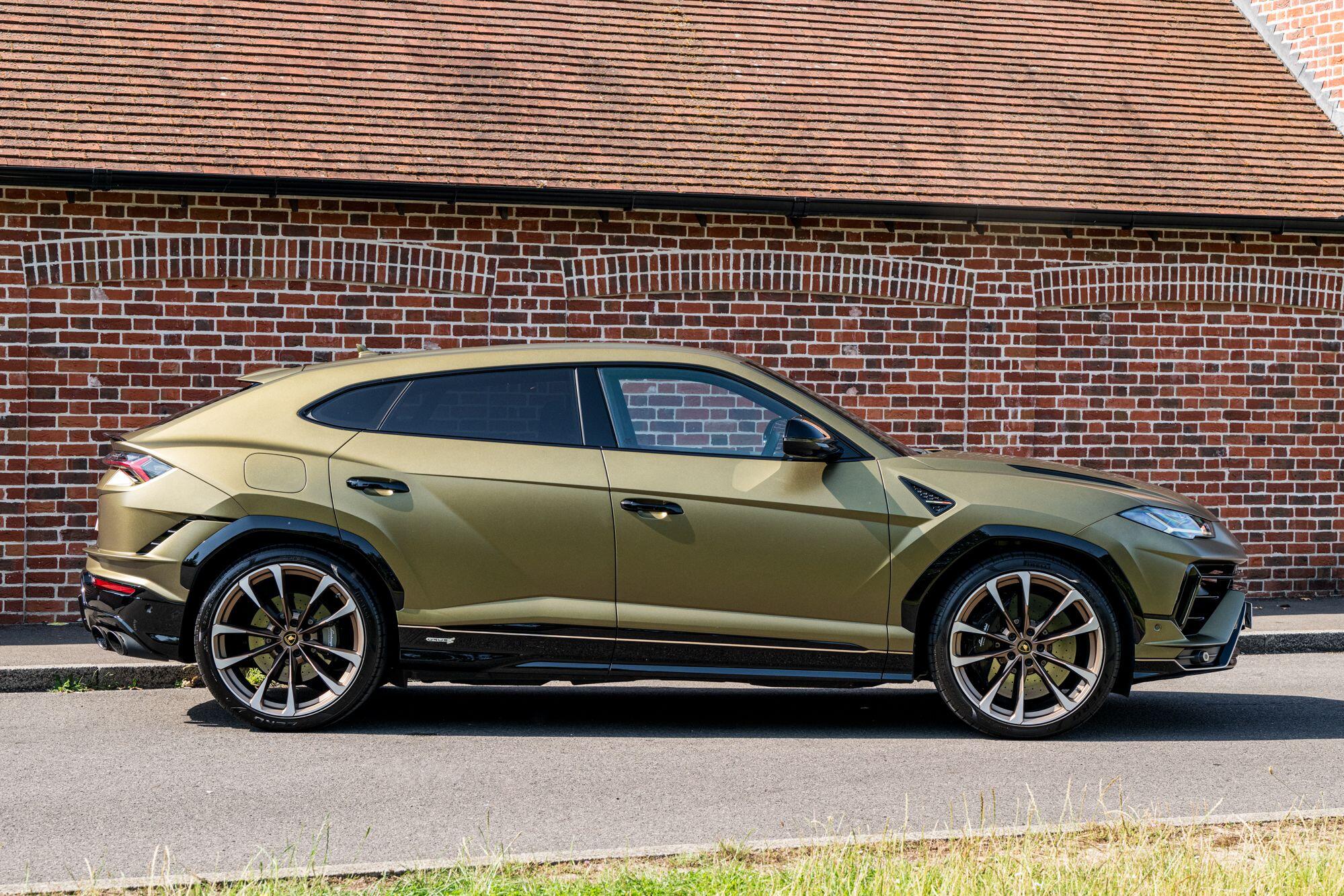 Lamborghini Urus view 8