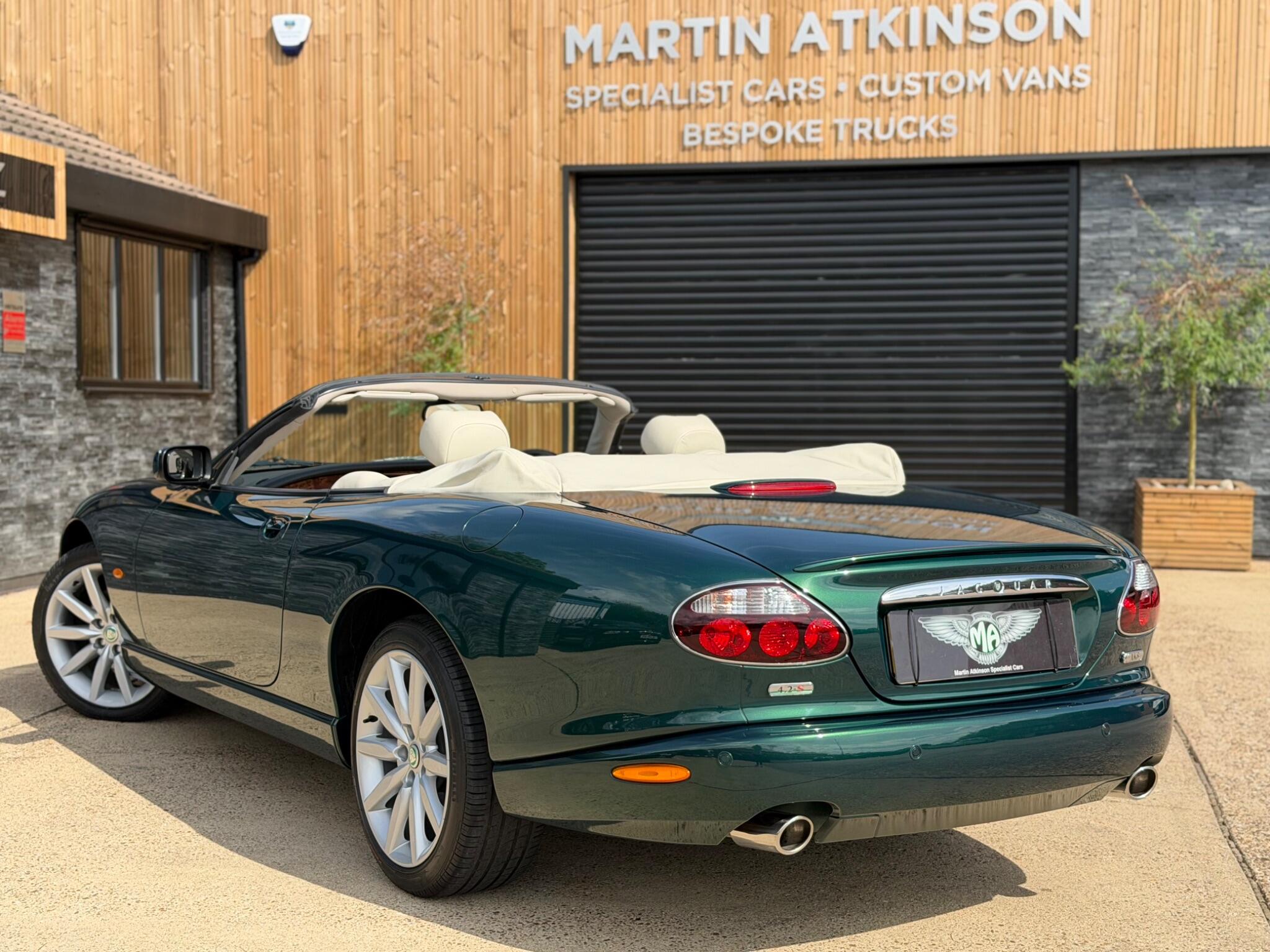 Jaguar XK8 view 49