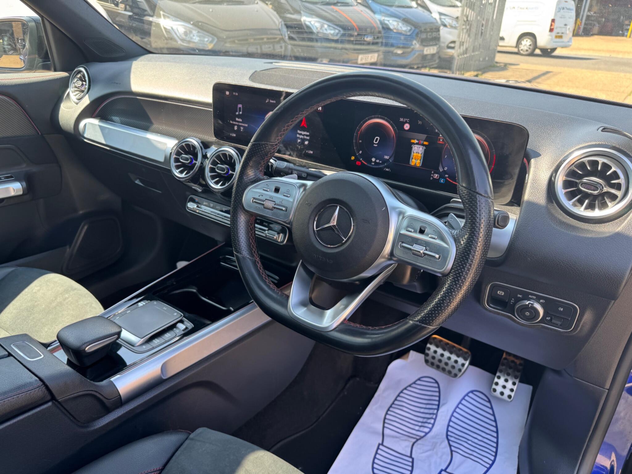 Mercedes-Benz GLB view 10