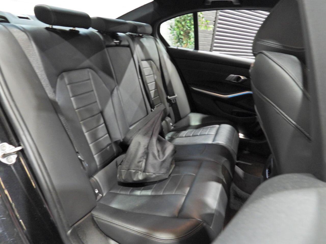 BMW 3 Series view 20