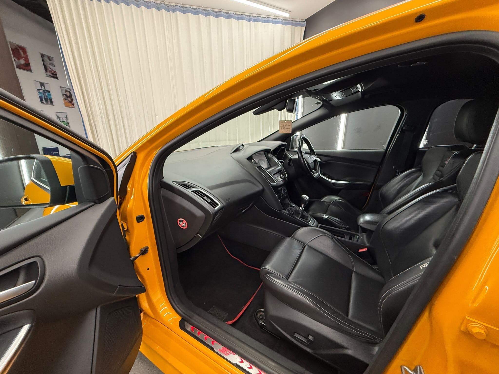 Ford Focus view 26