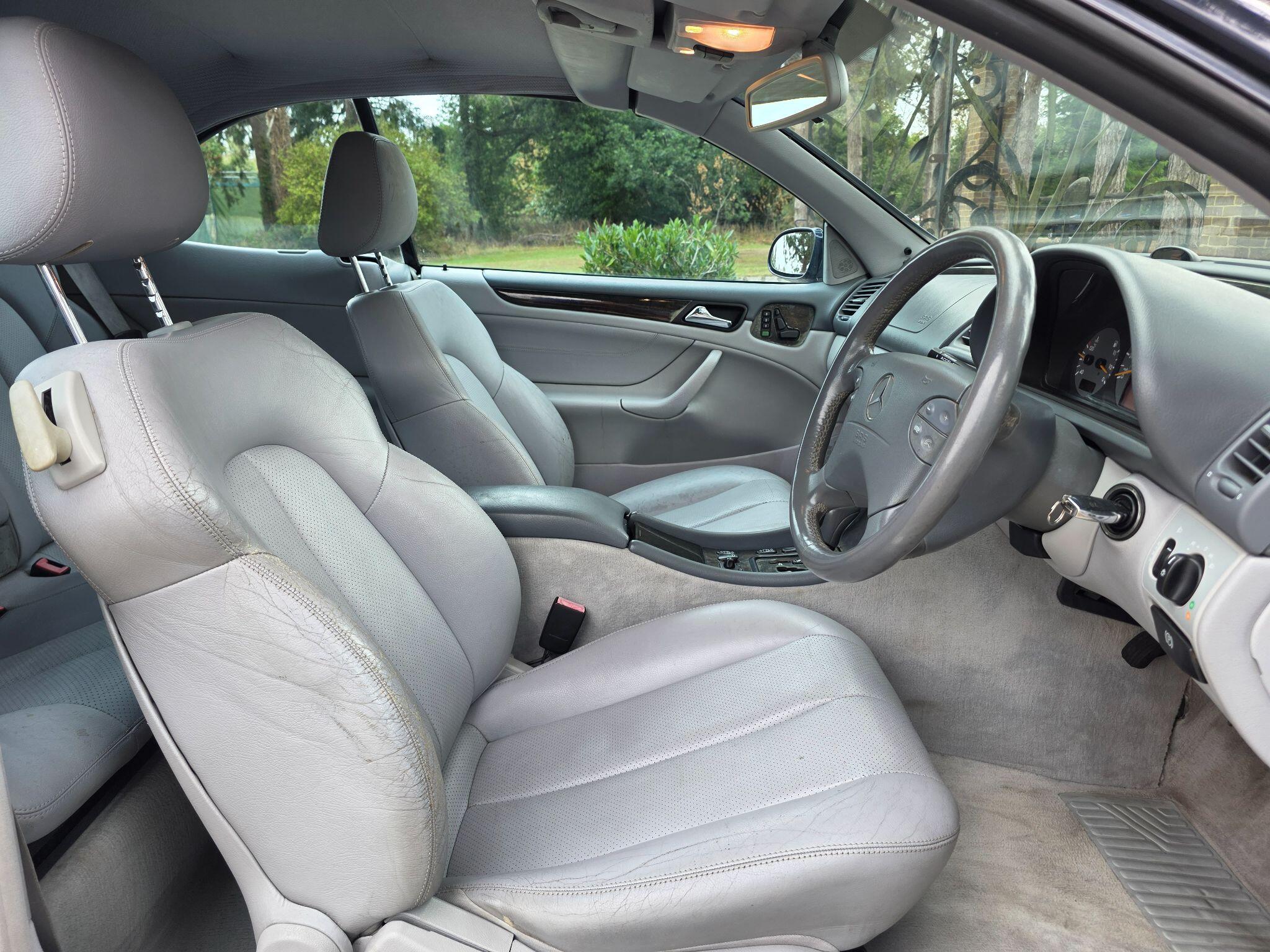 Mercedes-Benz CLK view 21