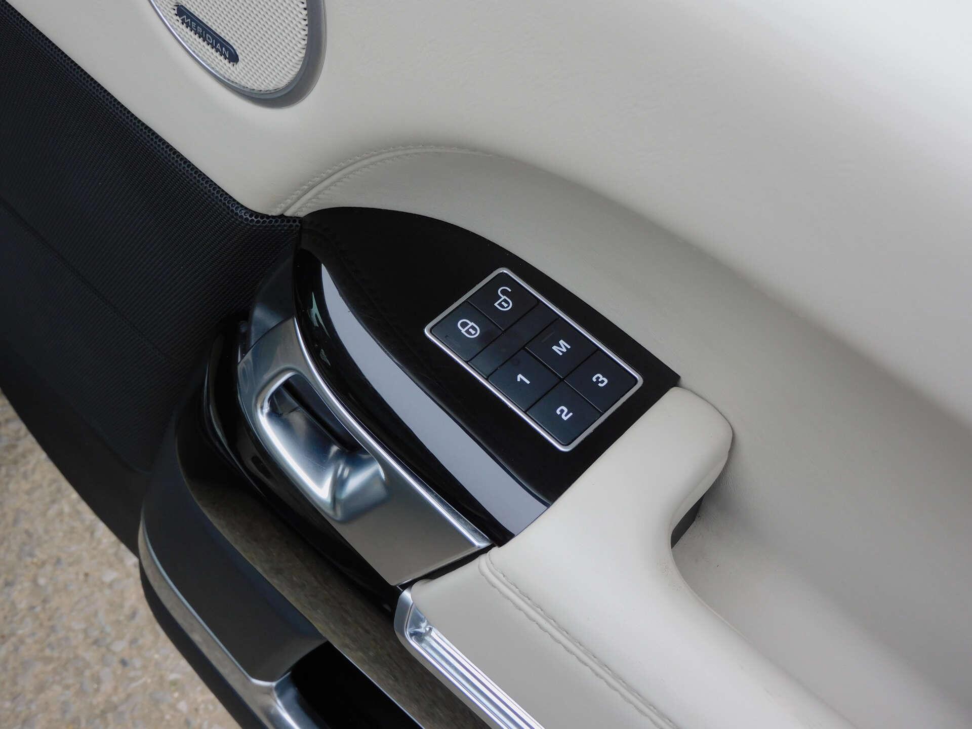 Land Rover Range Rover view 44