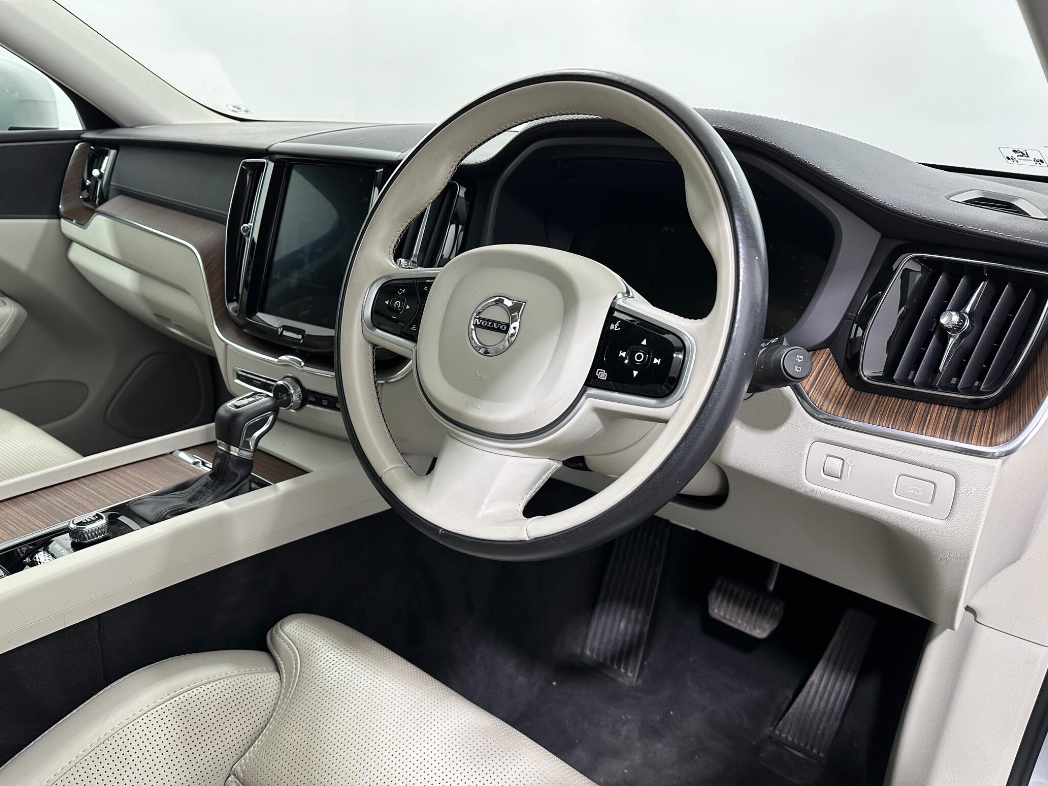 Volvo XC60 view 11