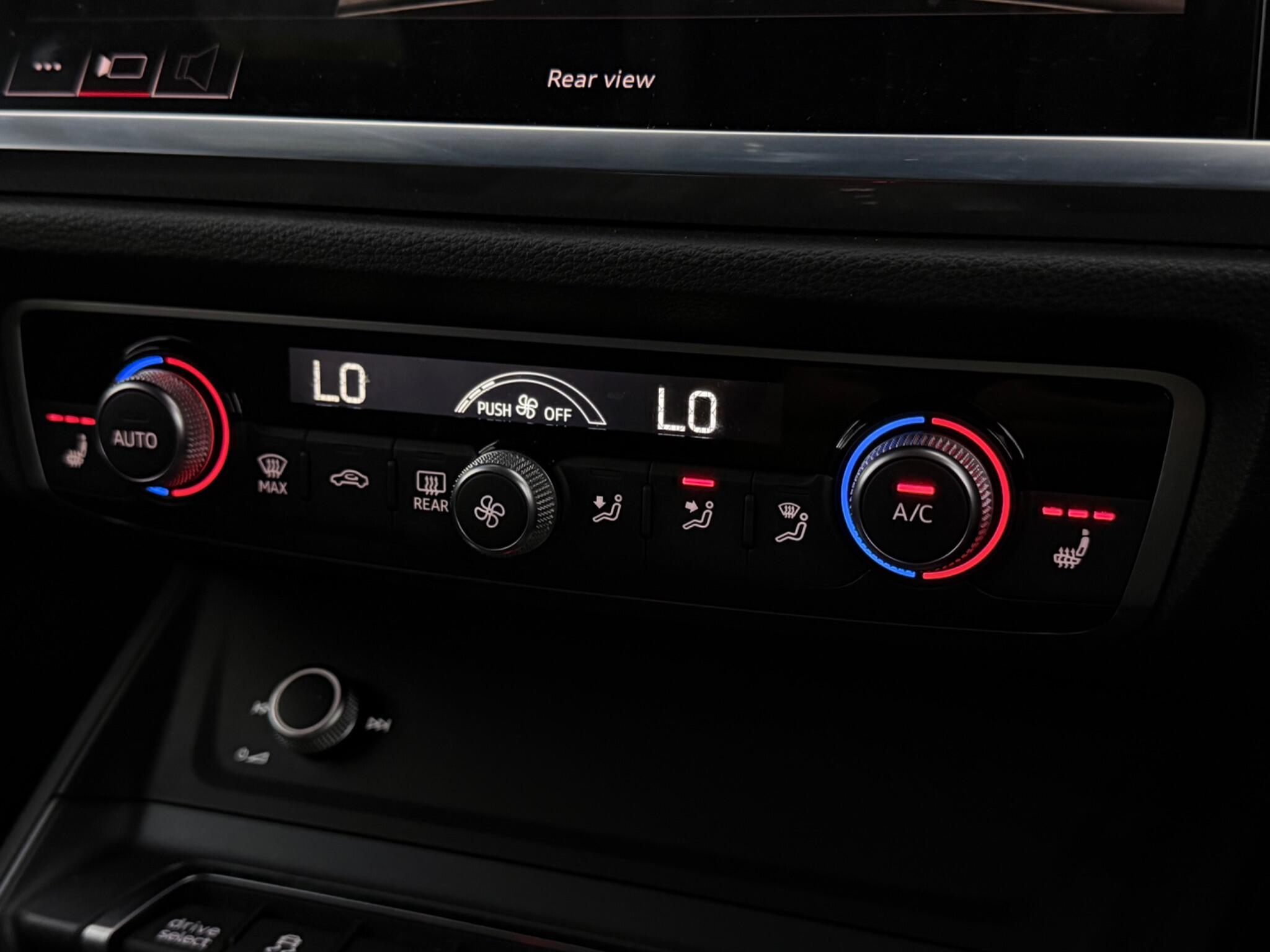 Audi Q3 view 29