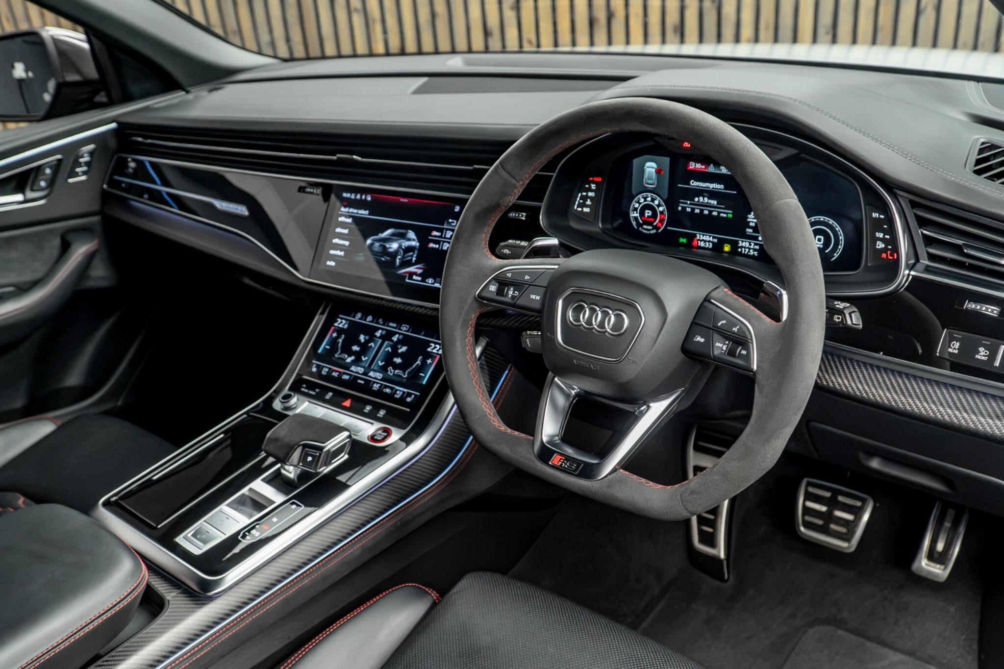 Audi RS Q8 view 22