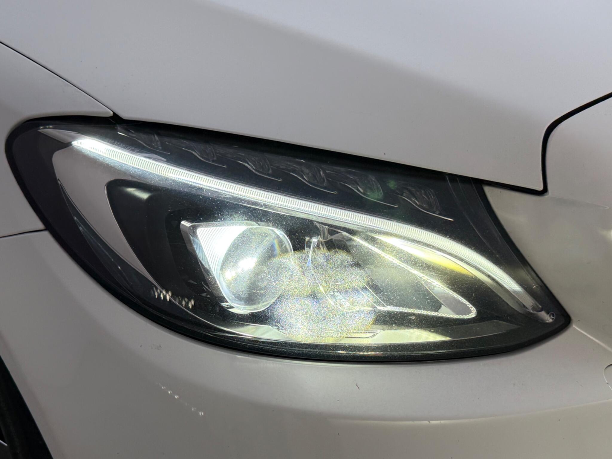 Mercedes-Benz C-Class view 12