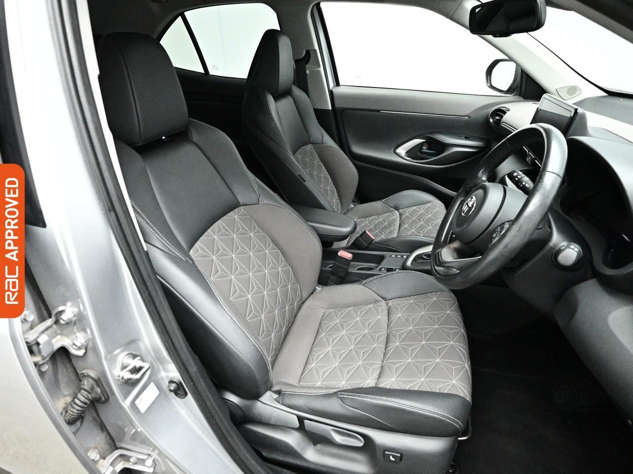 Toyota Yaris Cross view 12