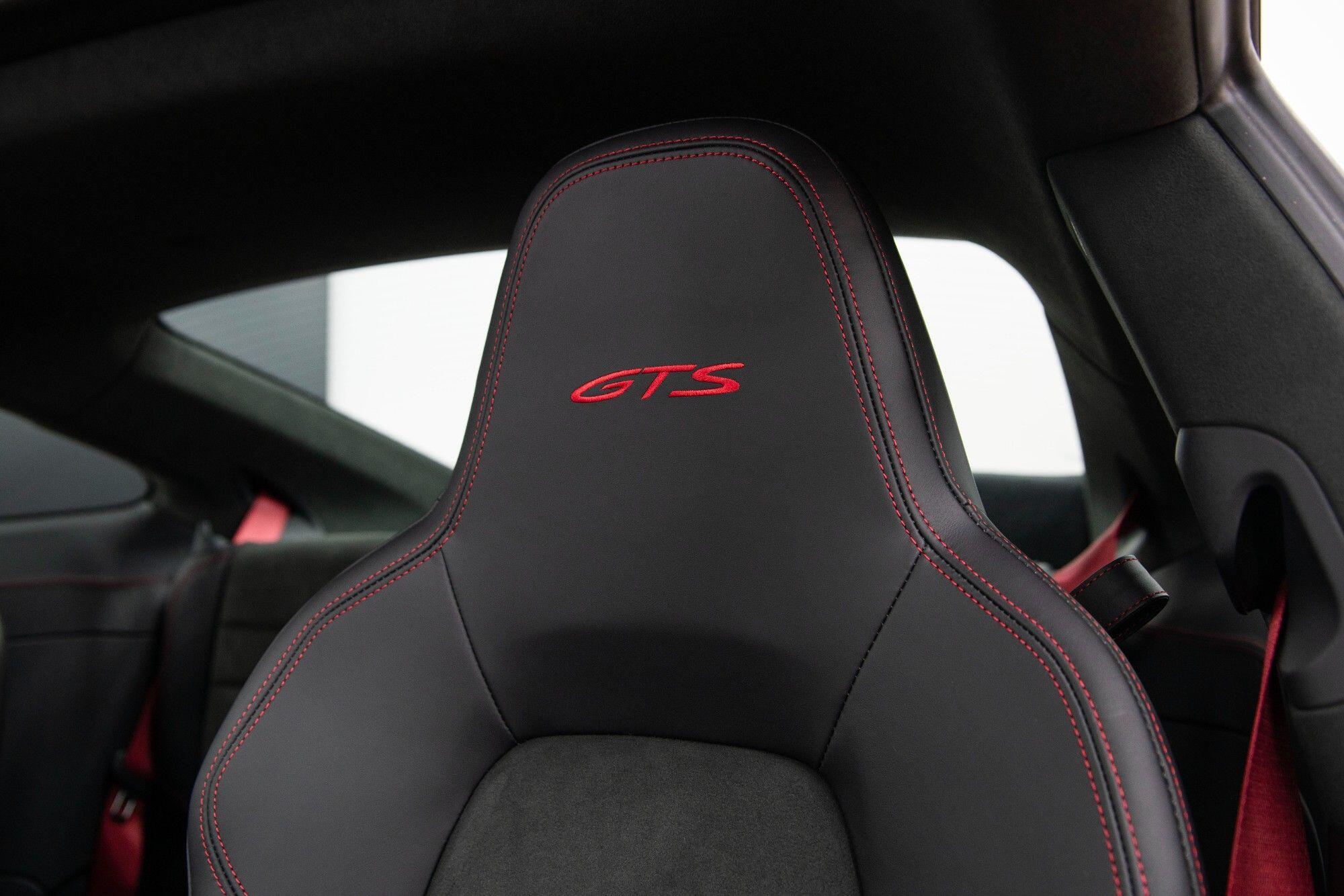 Porsche 911 view 45