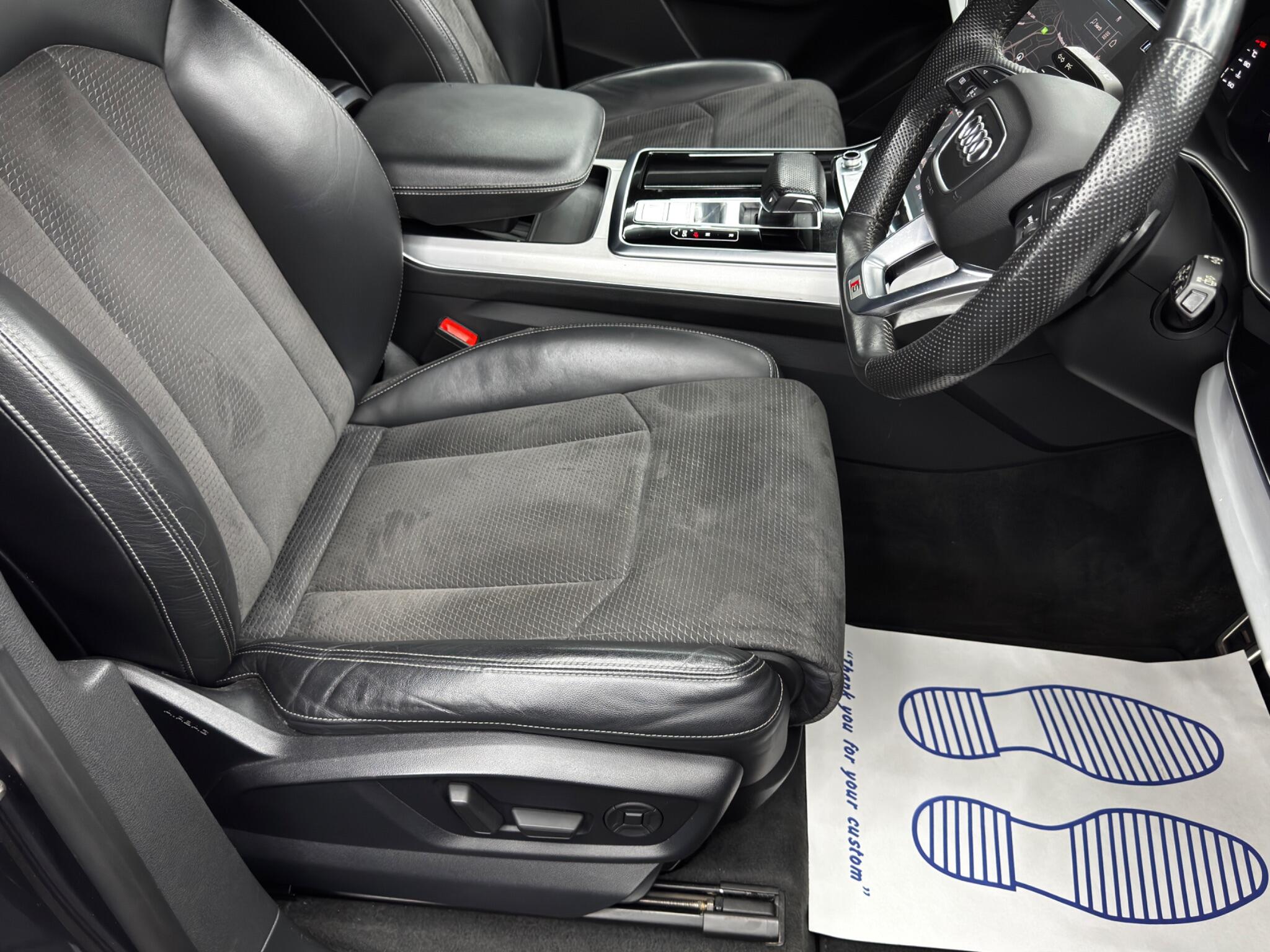 Audi Q8 view 13
