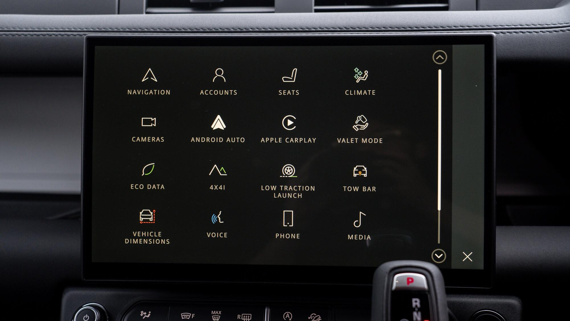 Land Rover Defender 110 view 22