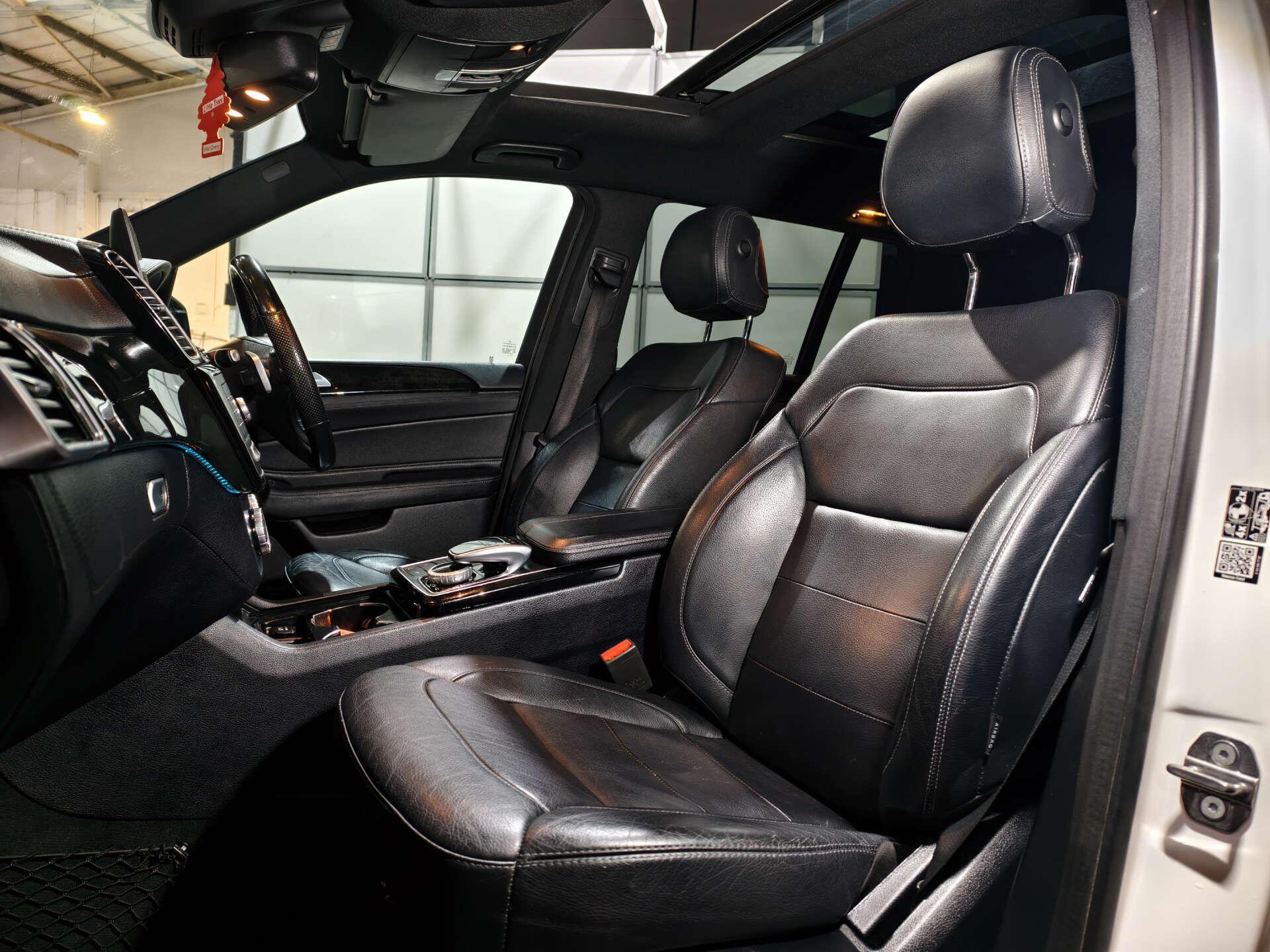 Mercedes-Benz GLS view 26