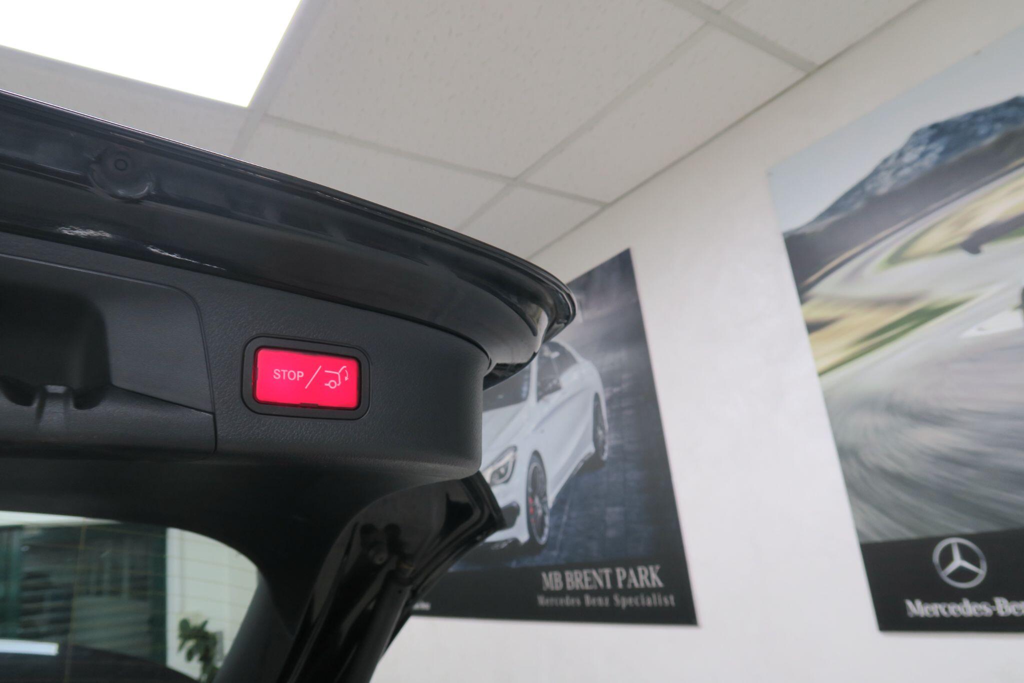 Mercedes-Benz GLA view 17