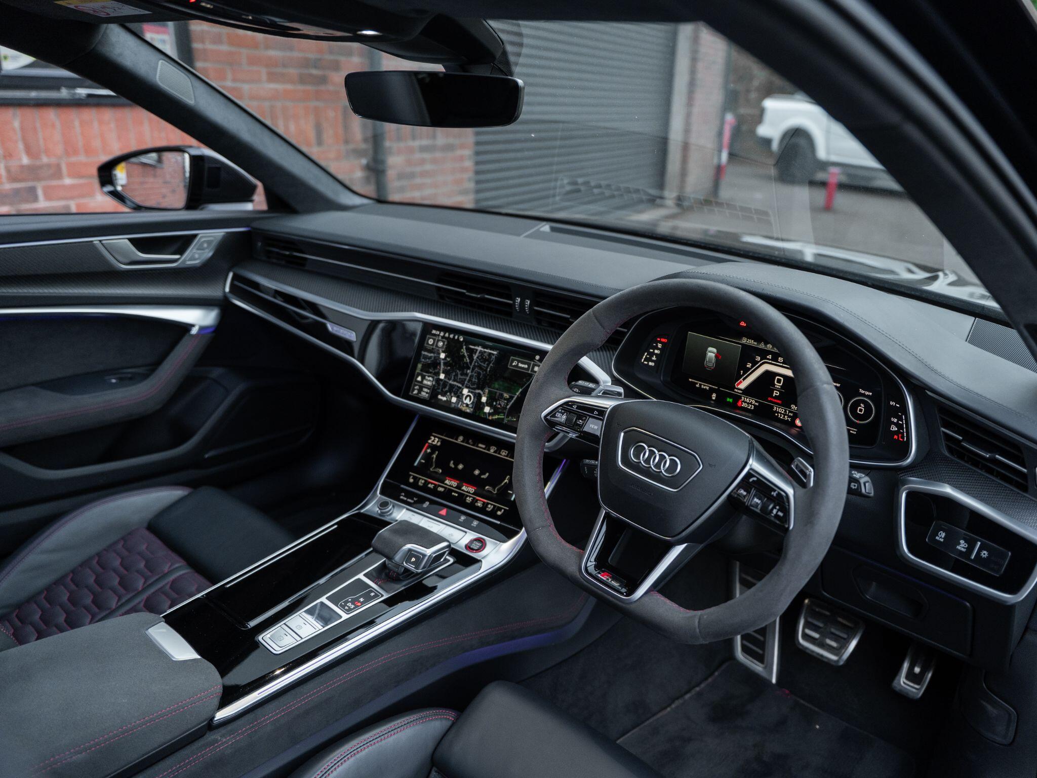 Audi RS6 Avant view 33