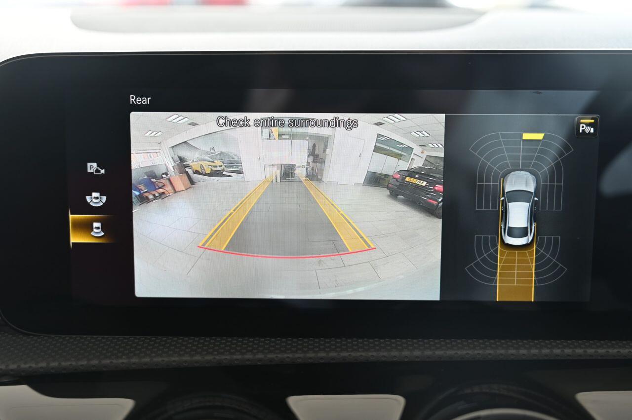 Mercedes-Benz Cla view 24