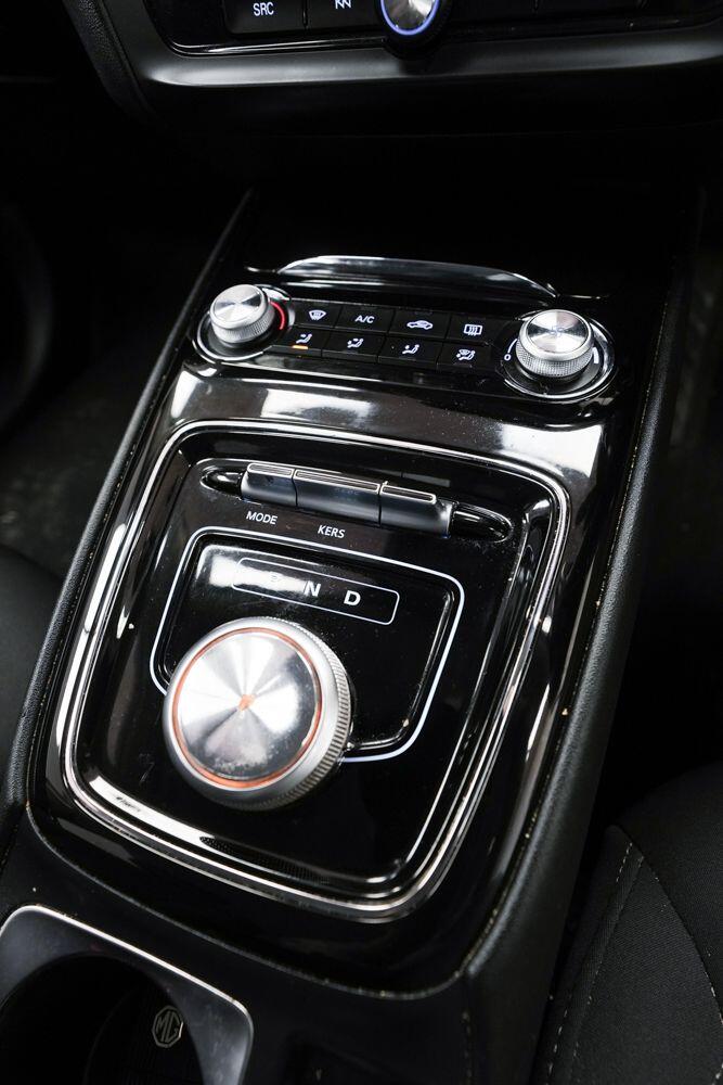 MG MG5 view 17
