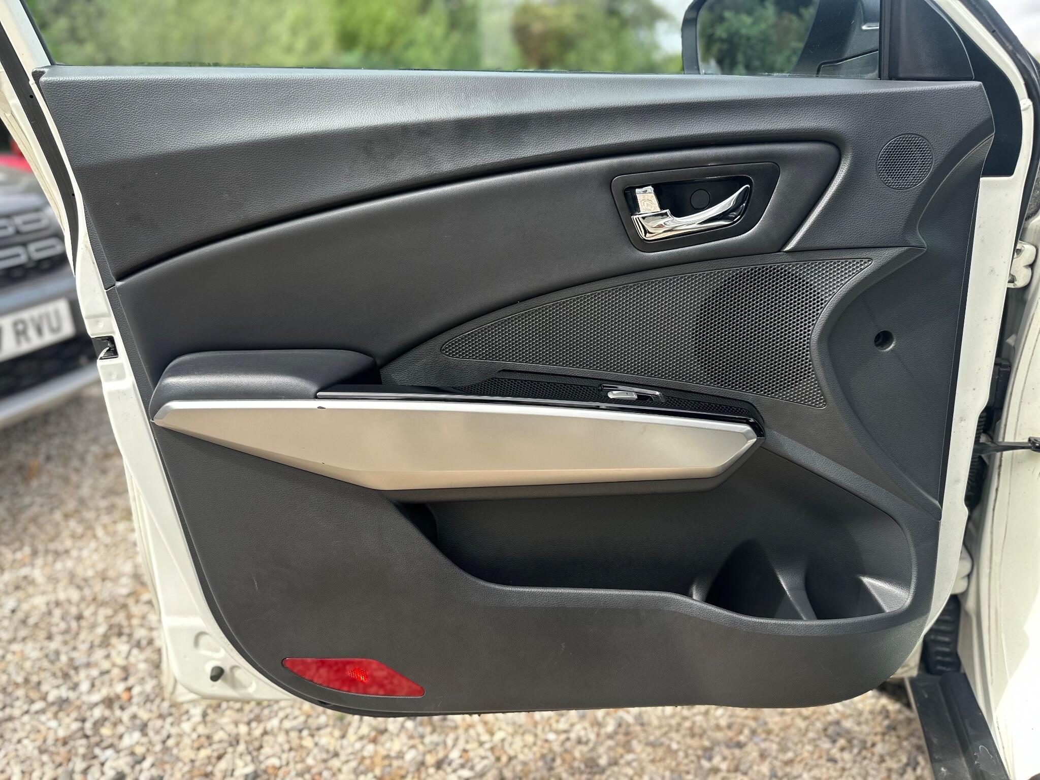 KGM Tivoli view 55
