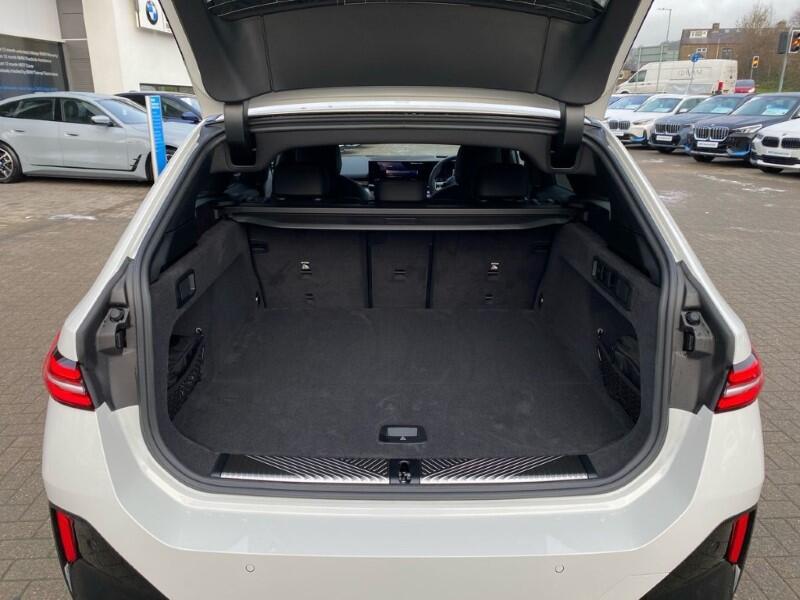 BMW 5 Series view 13