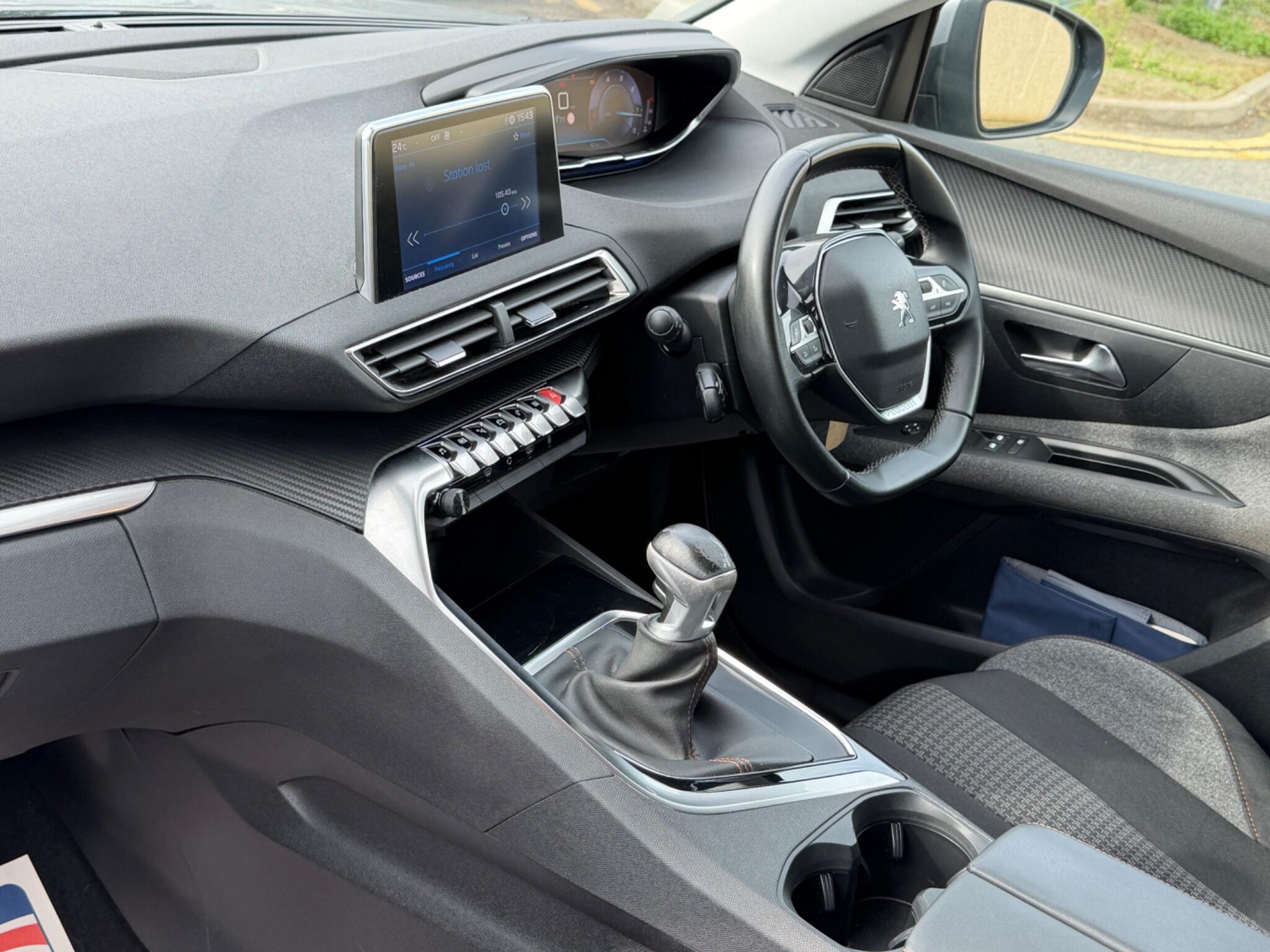 Peugeot 3008 view 3