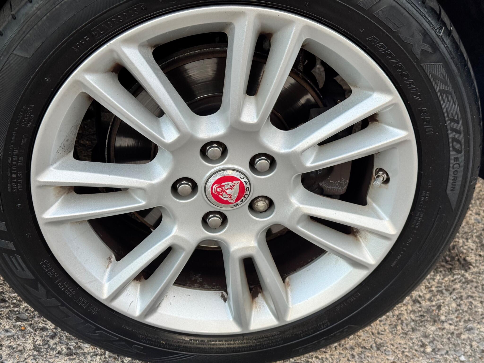 Jaguar Xe view 32