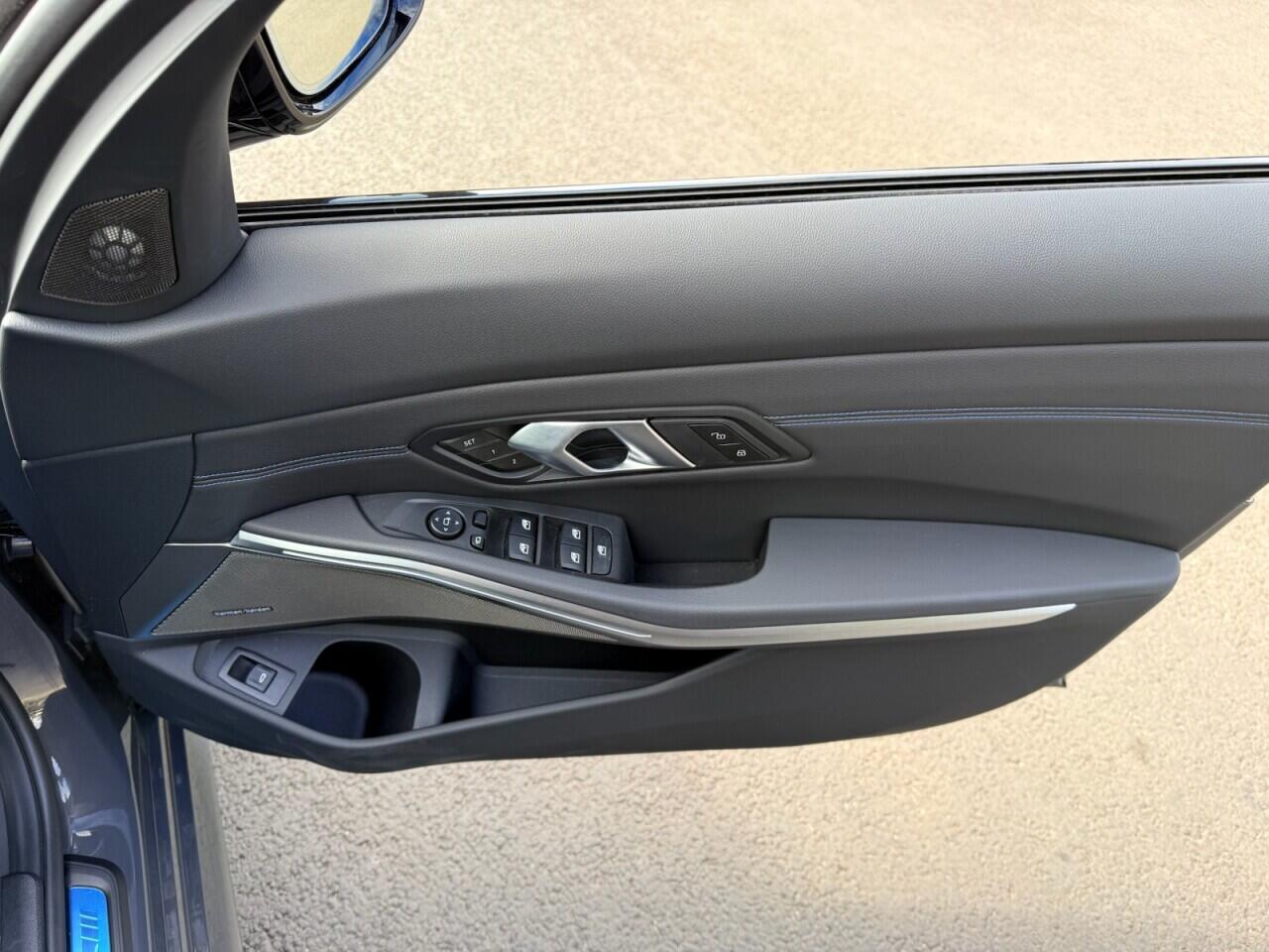 BMW 3 Series view 31