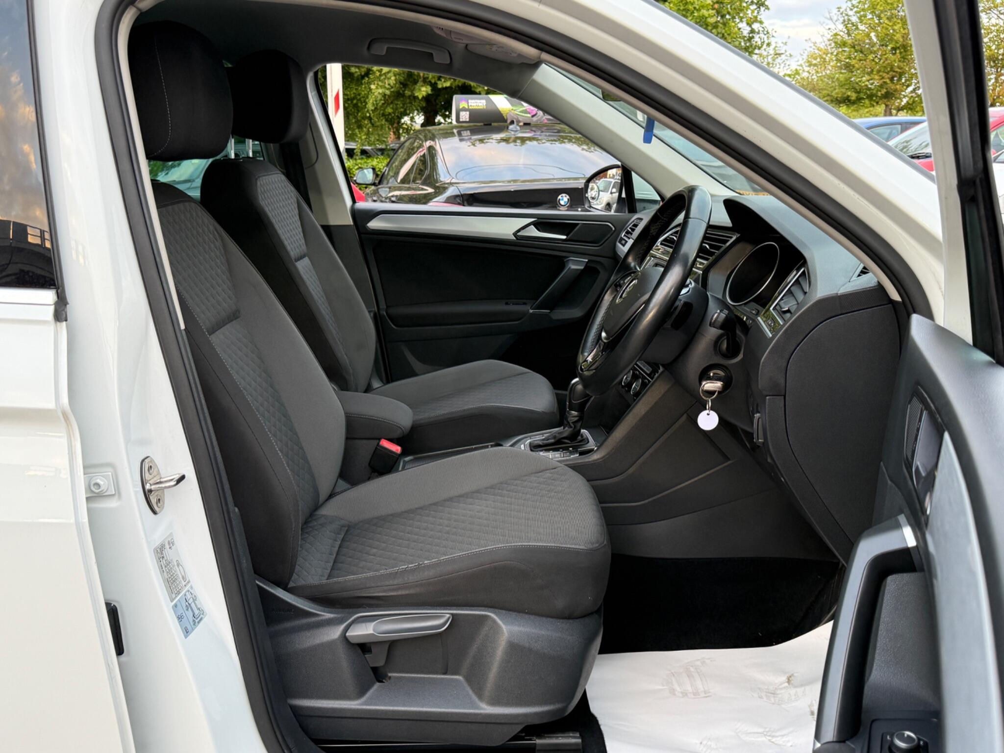 Volkswagen Tiguan - Image 33