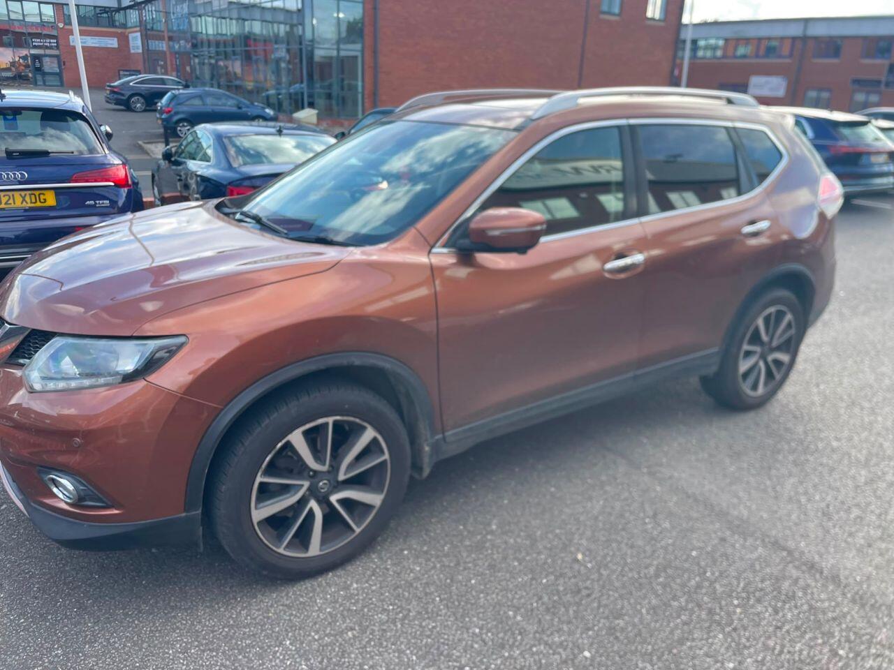 Nissan X-Trail view 2