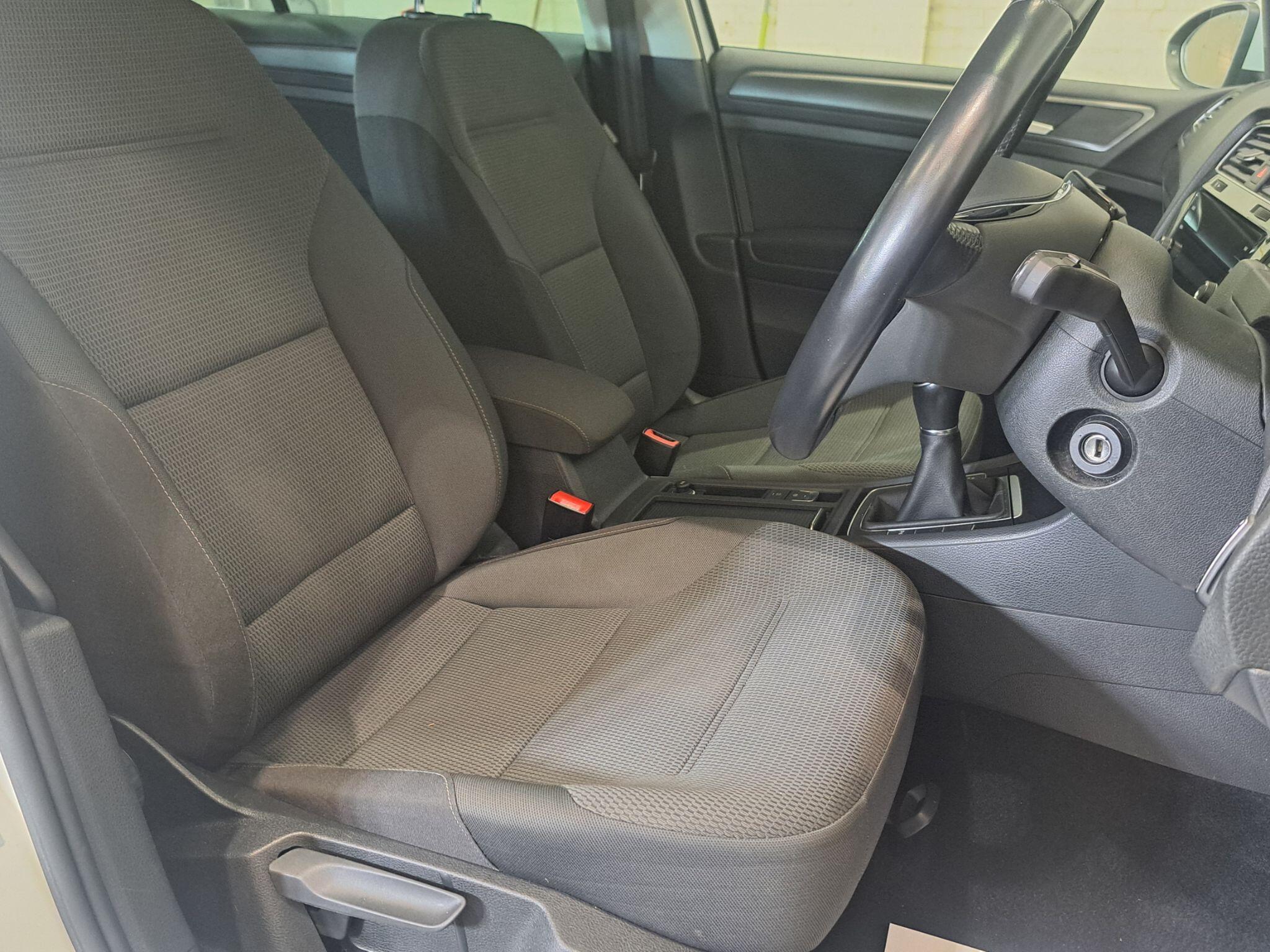 Volkswagen Golf view 21