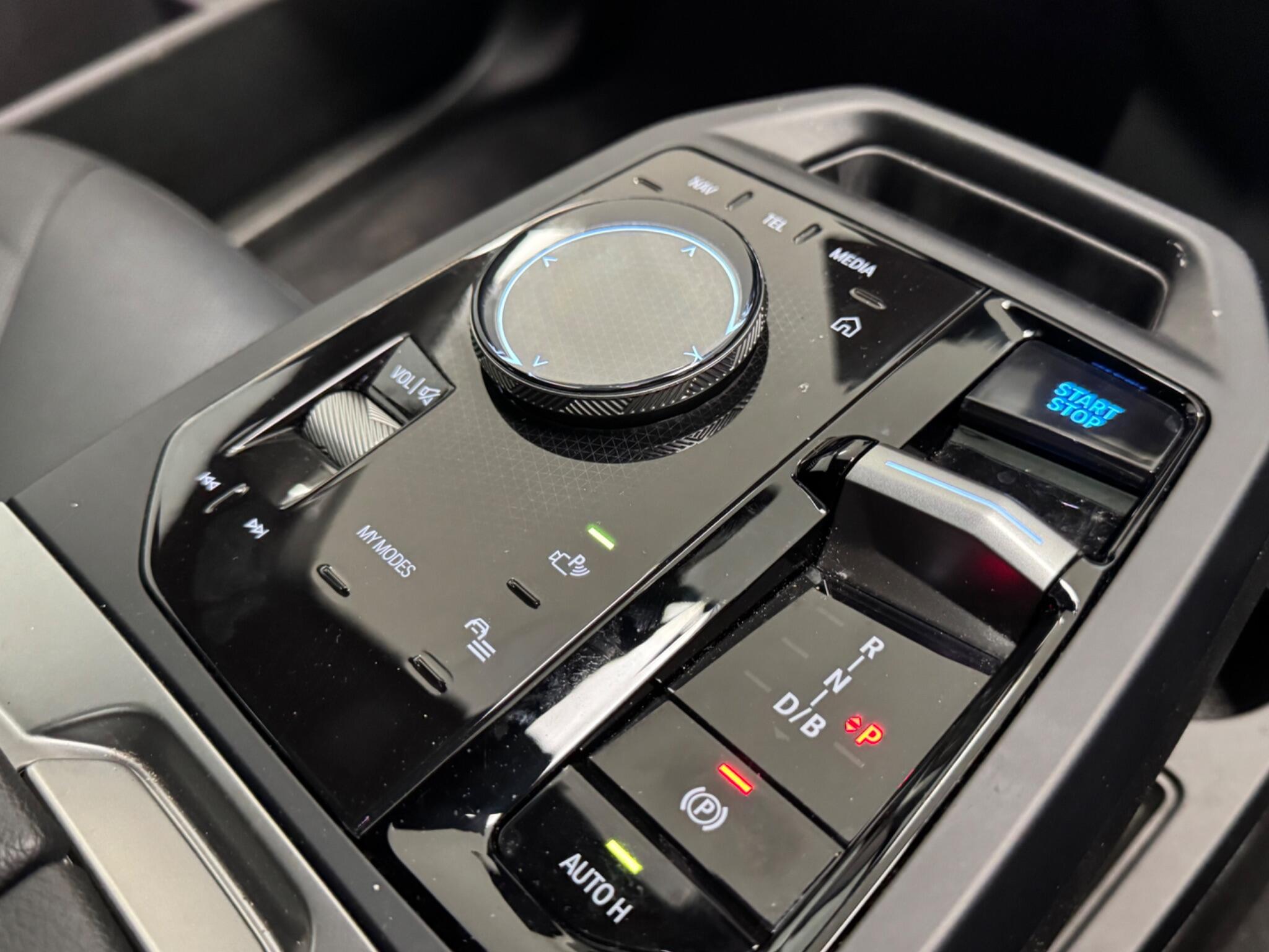 BMW Ix view 9