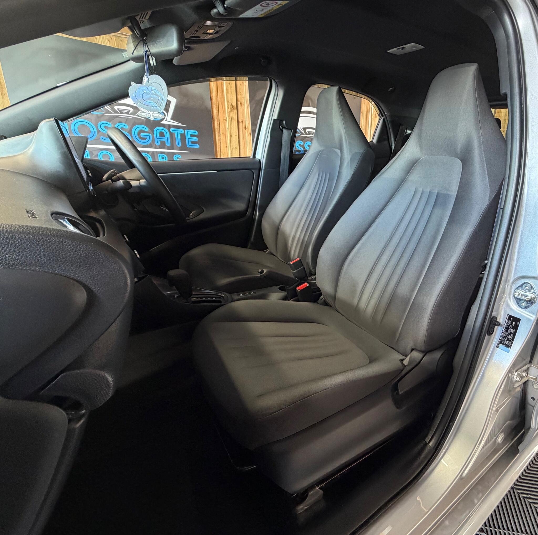Toyota Yaris view 38