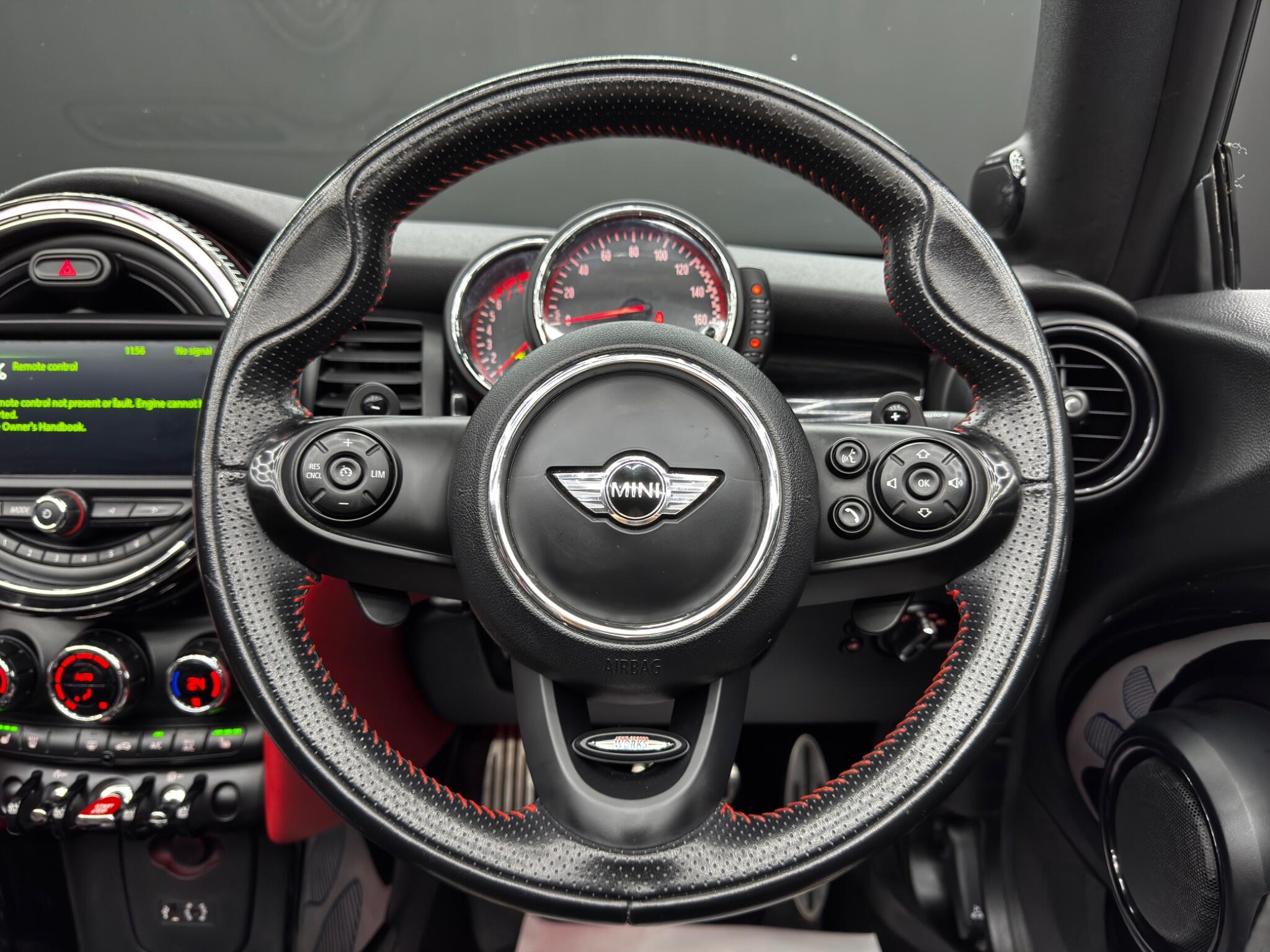 Mini Convertible view 17