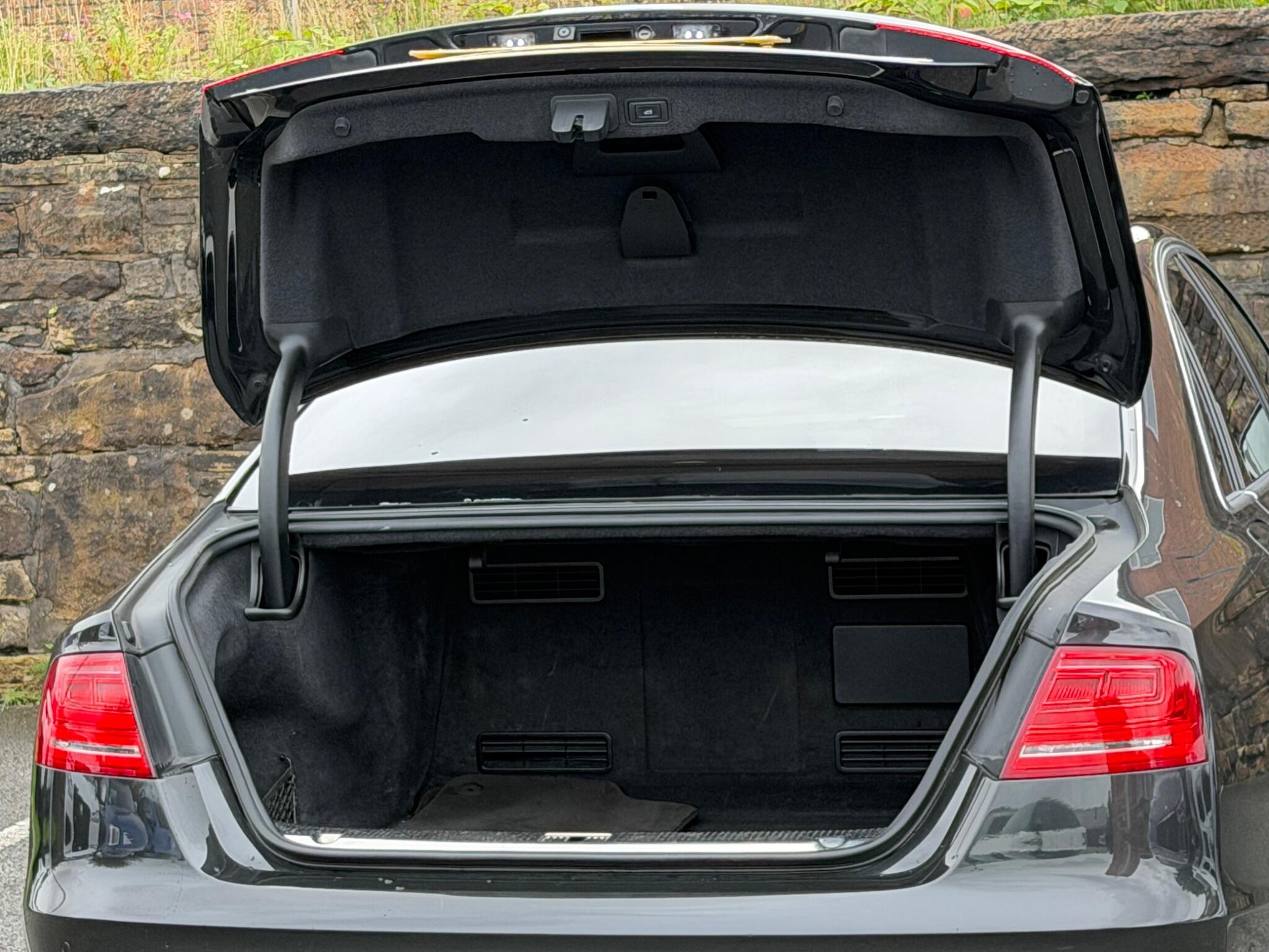 Audi A8 view 19
