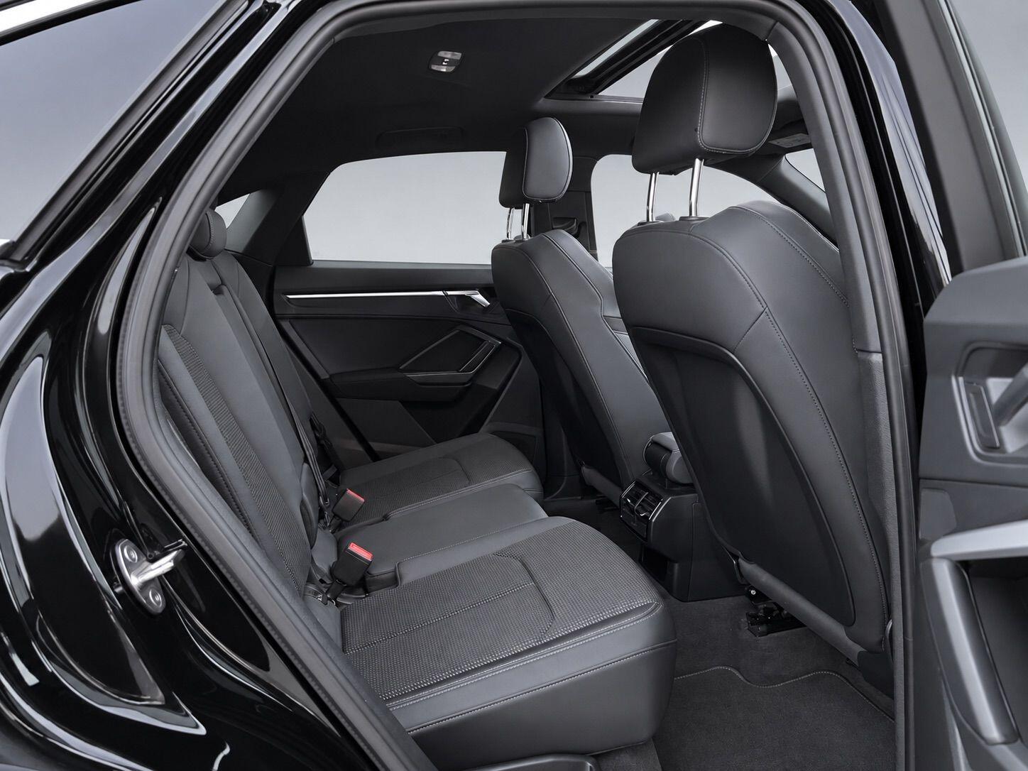 Audi Q3 view 32