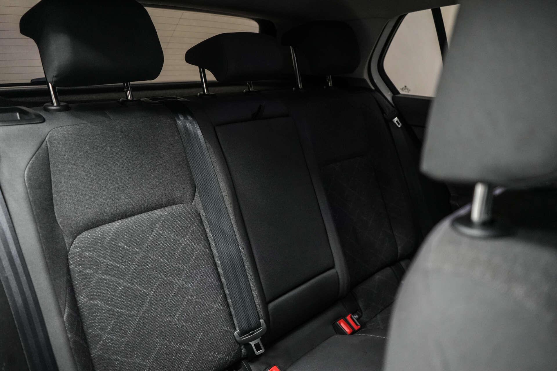Volkswagen Golf view 17