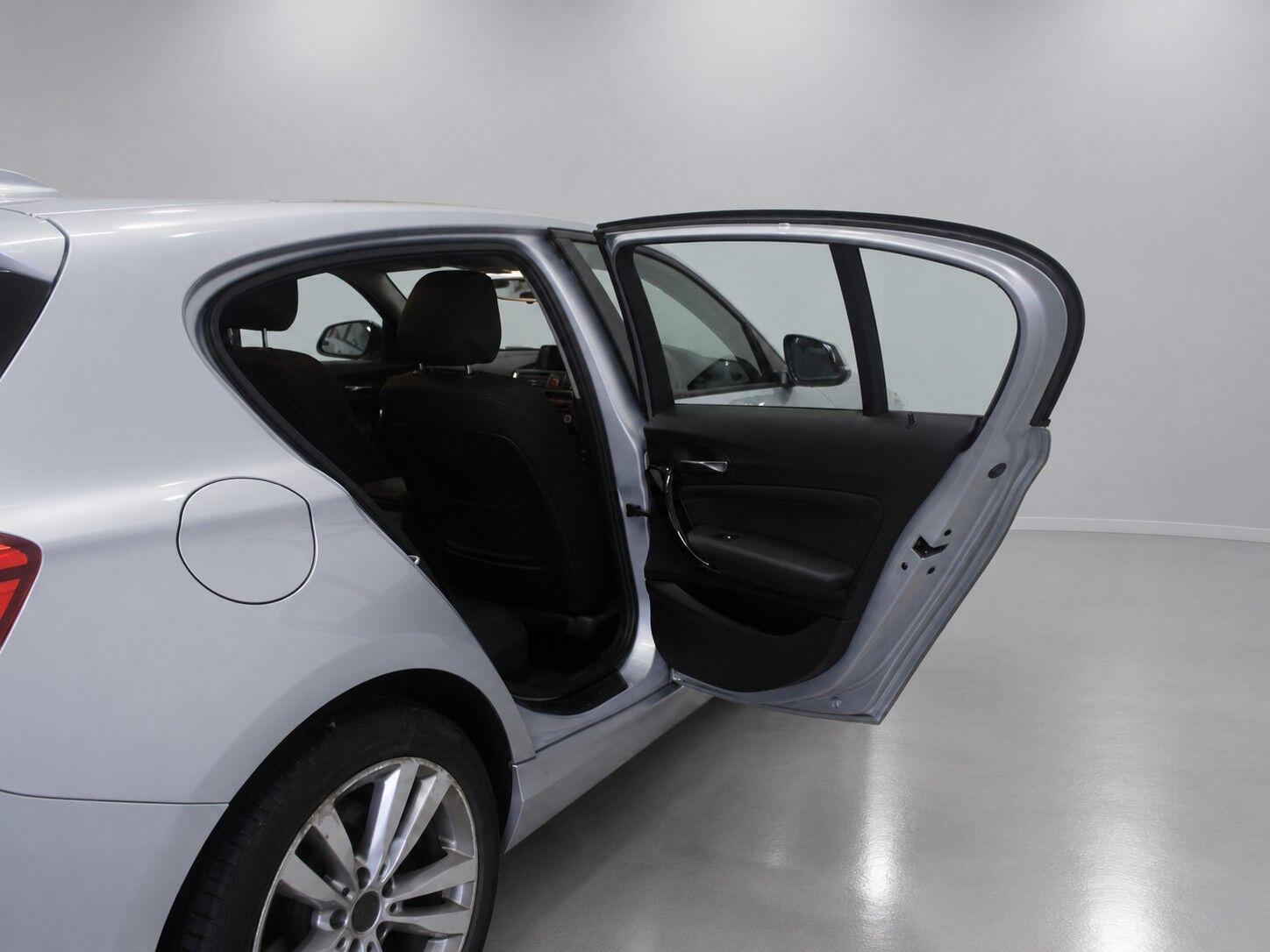 BMW 1 Series view 24