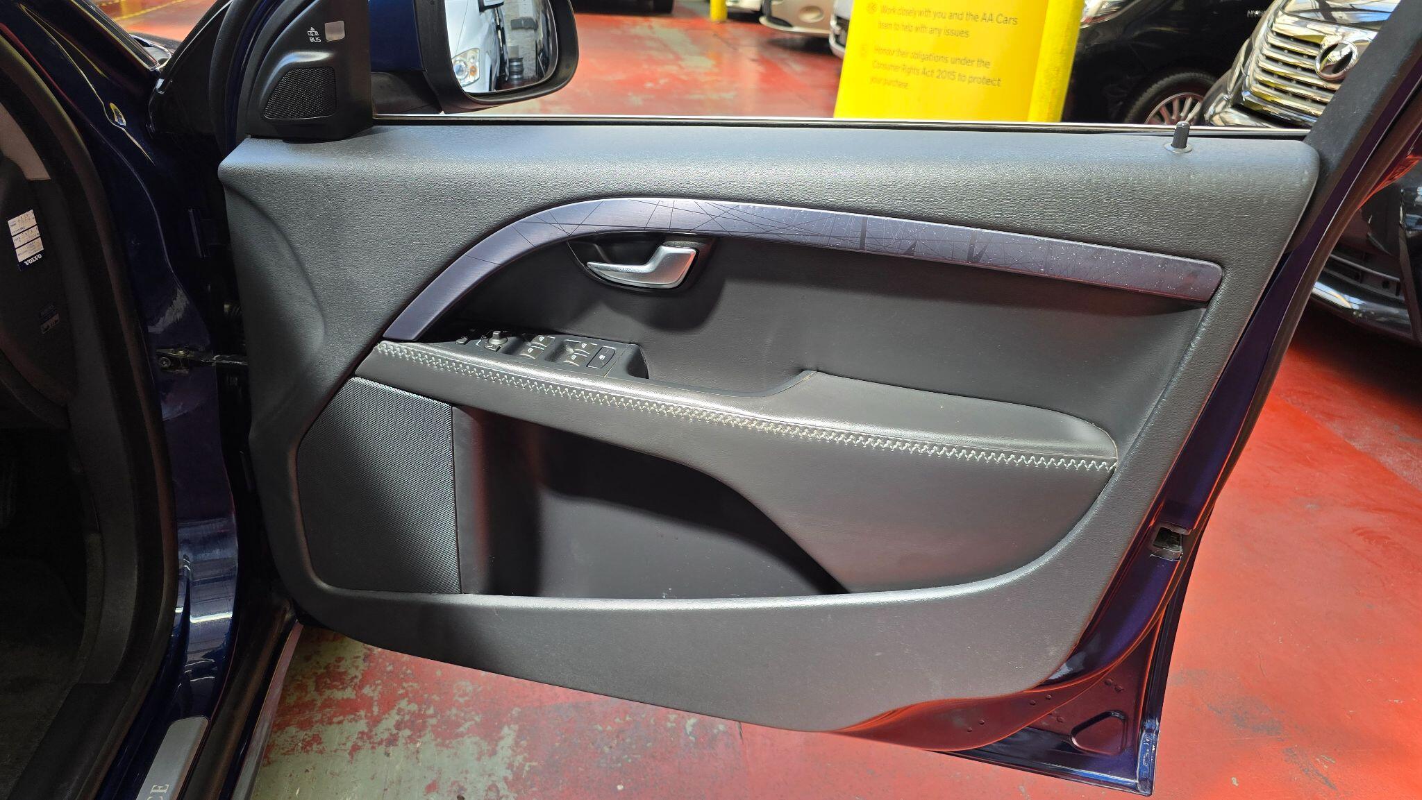 Volvo V70 view 18