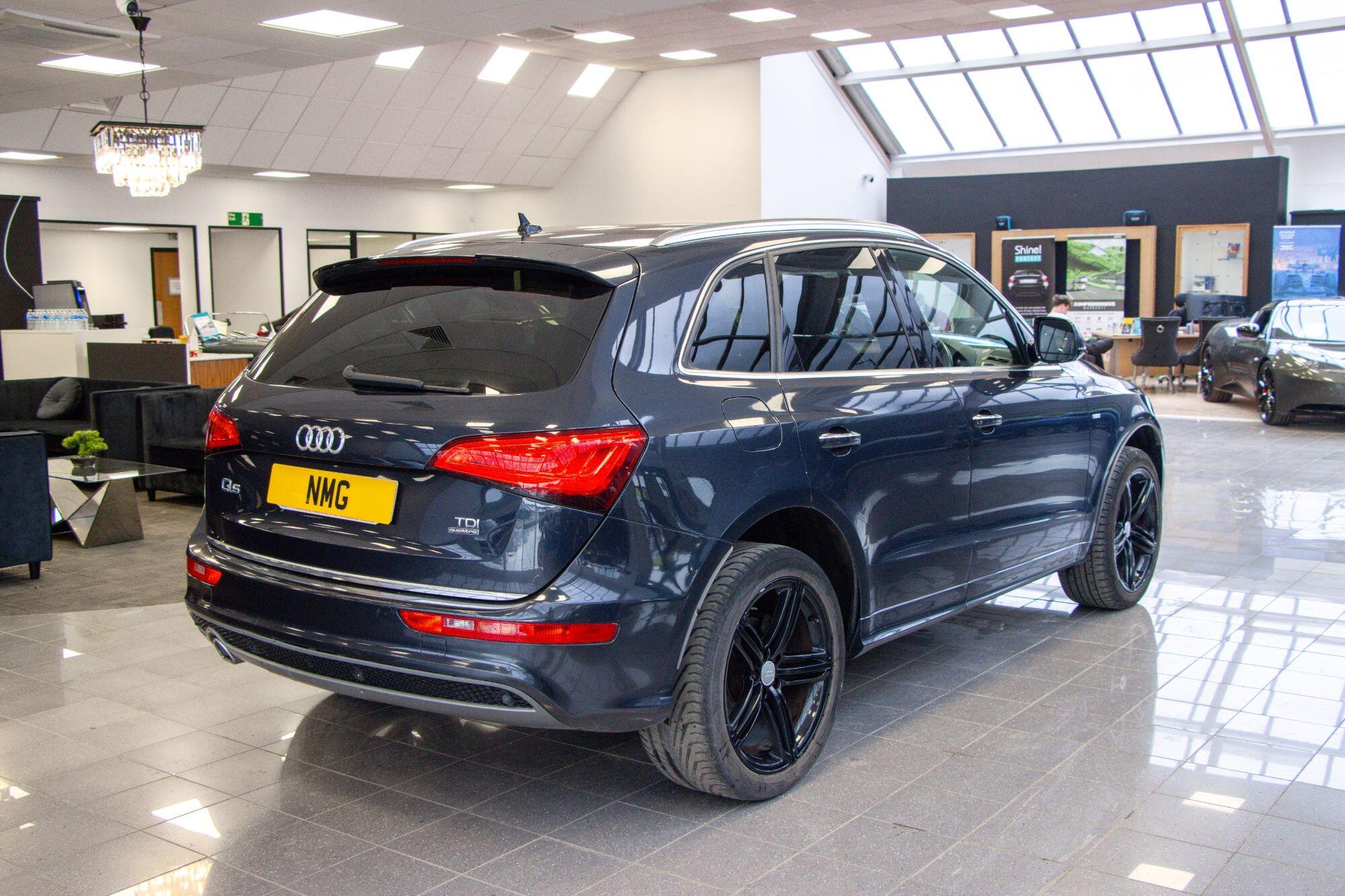 Audi Q5 view 9