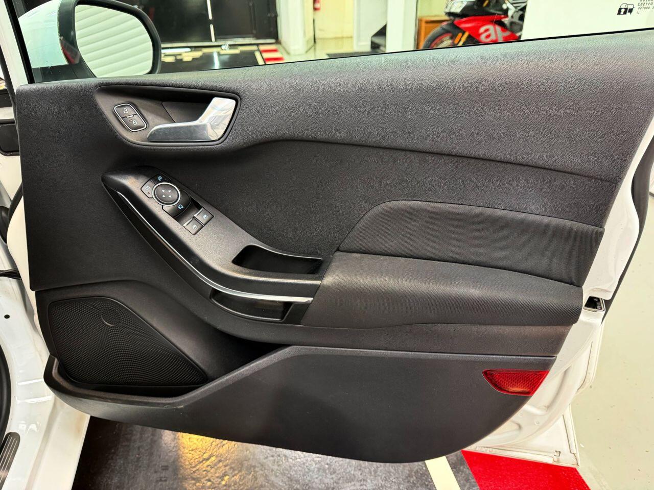 Ford Fiesta view 25