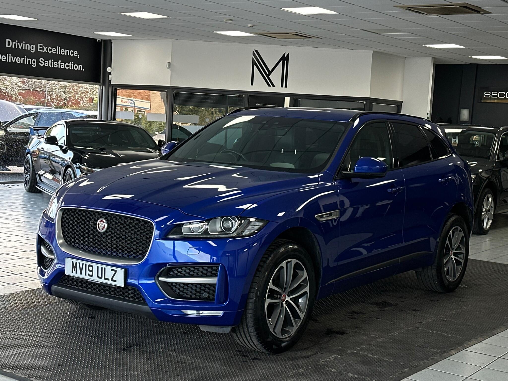 Jaguar F-Pace view 6