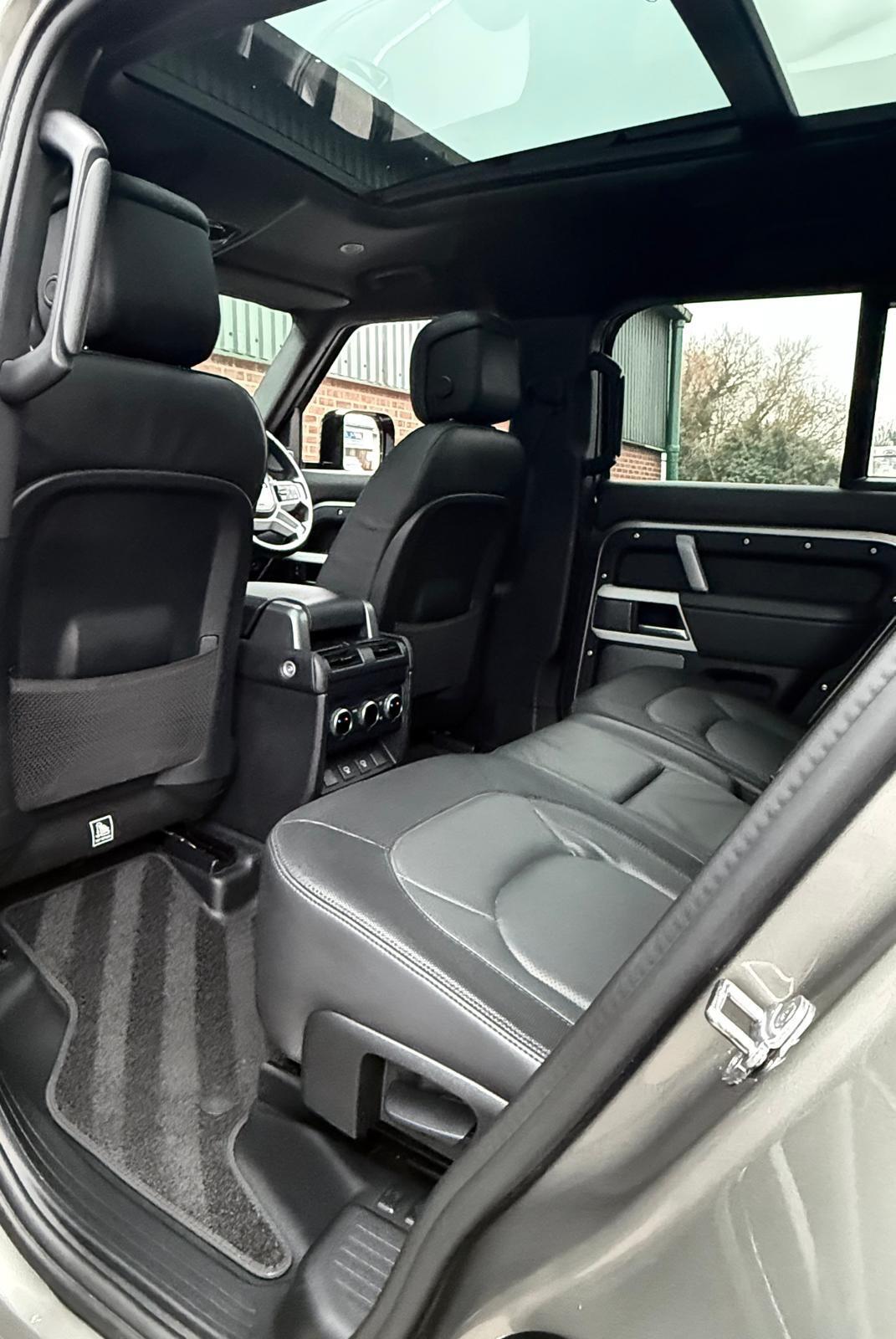 Land Rover Defender view 31