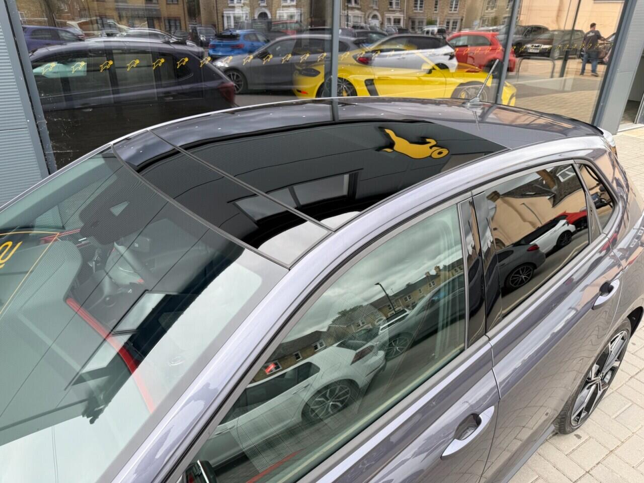 Volkswagen Polo view 4