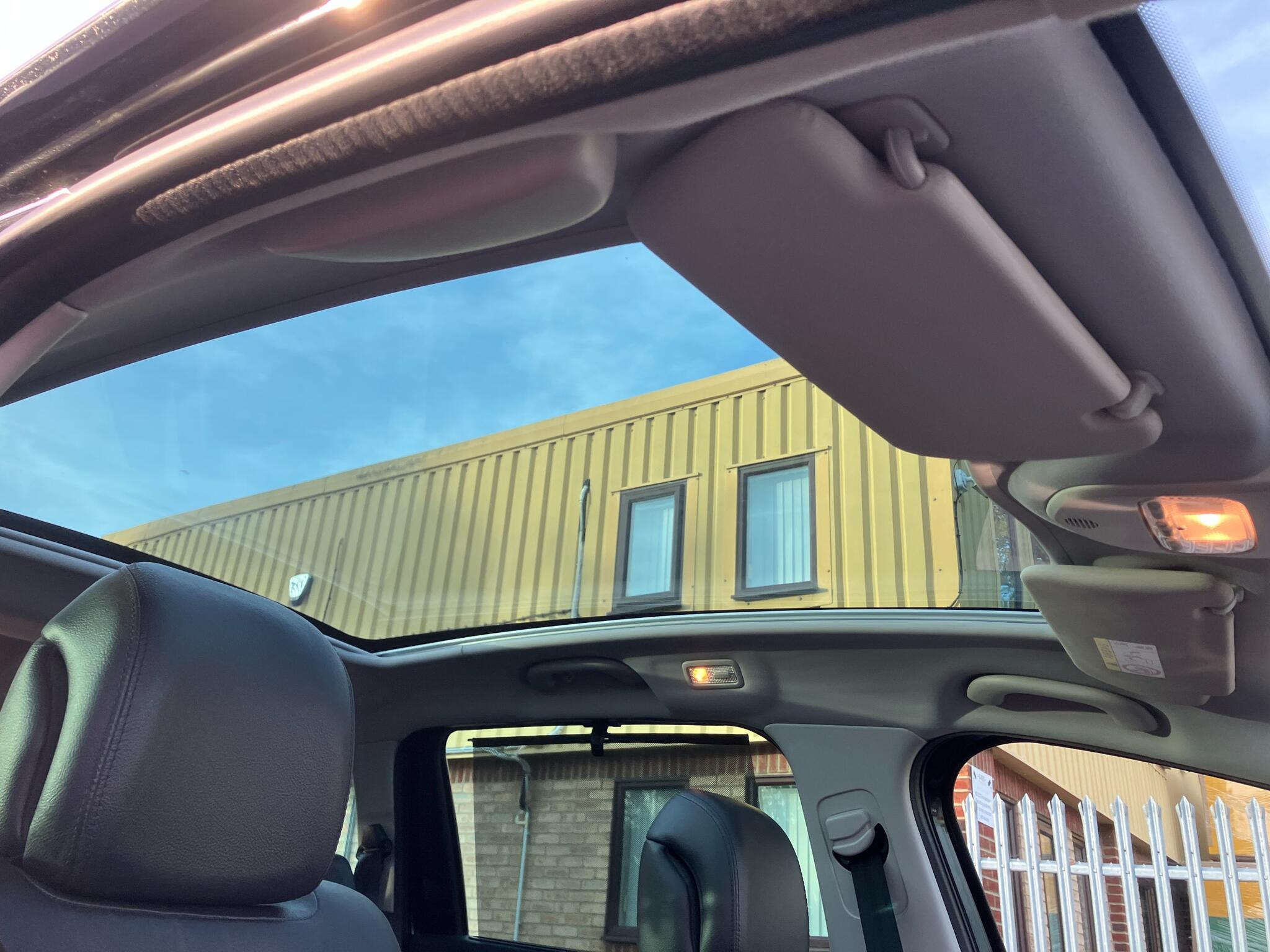 Peugeot 5008 view 19