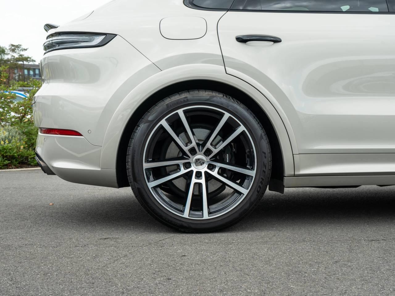 Porsche Cayenne view 14